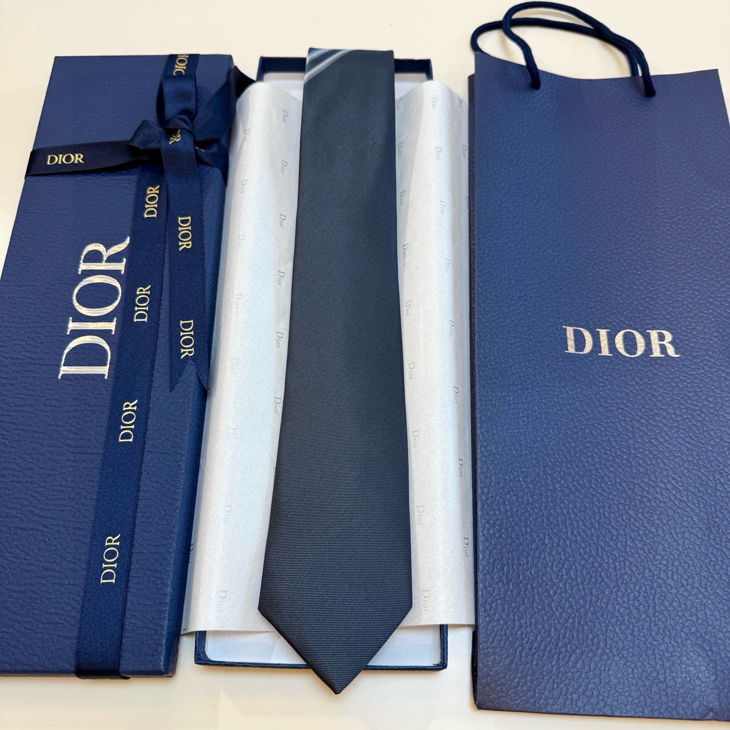 🌾 Dior家款新领带 👔👔Dior男士CD提领花带 稀有展现精湛工手与时尚优雅理的想选择，这采款用DO