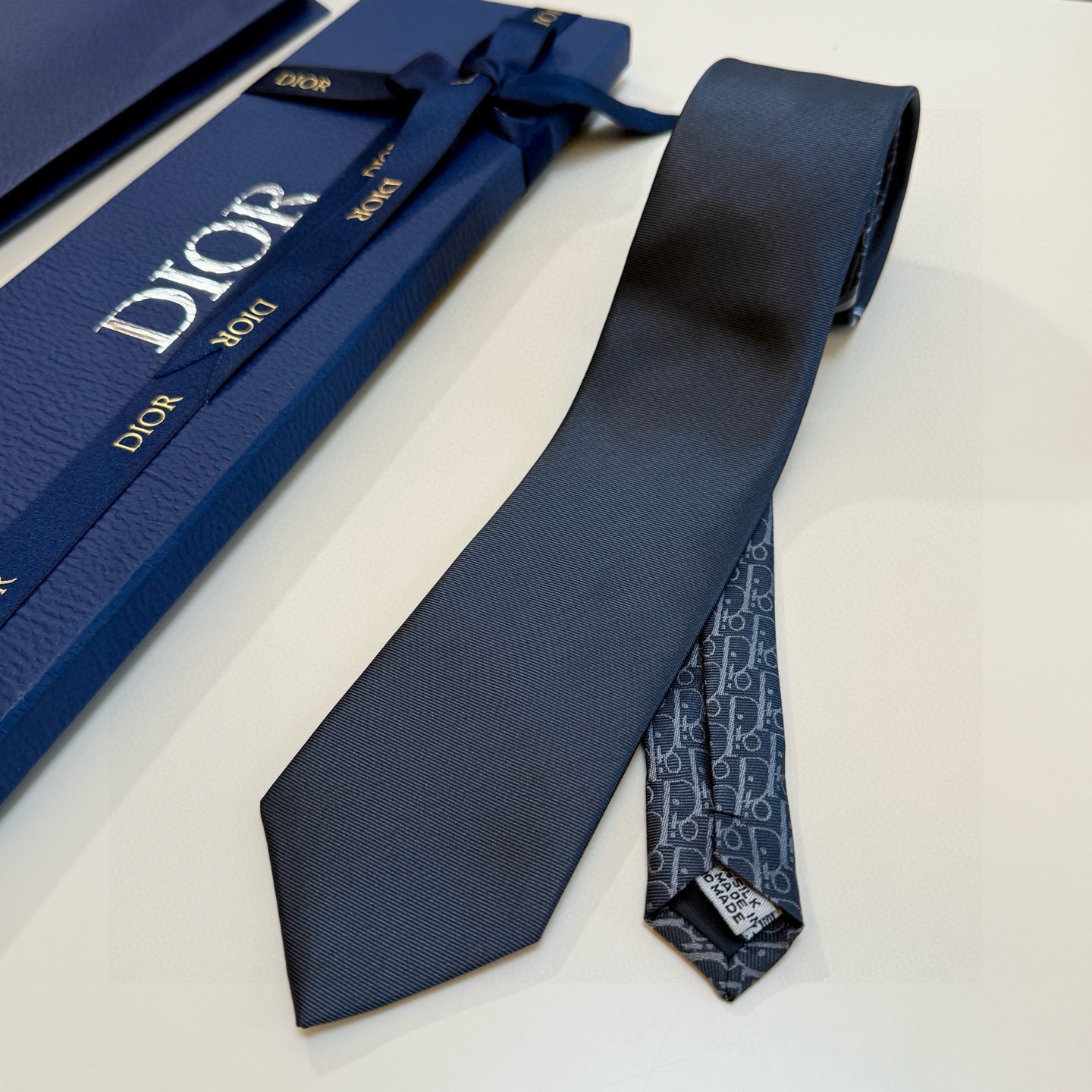 🌾 Dior家款新领带 👔👔Dior男士CD提领花带 稀有展现精湛工手与时尚优雅理的想选择，这采款用DO