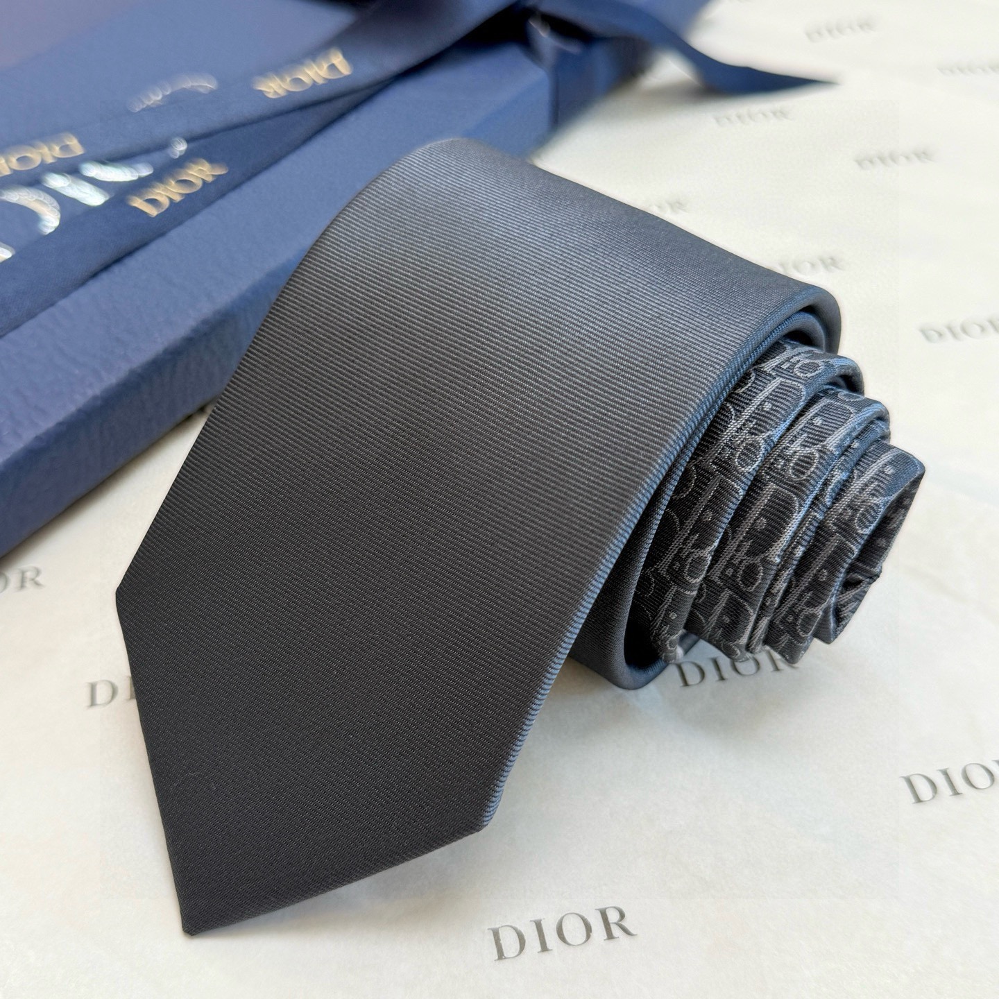 🌾 Dior家款新领带 👔👔Dior男士CD提领花带 稀有展现精湛工手与时尚优雅理的想选择，这采款用DO