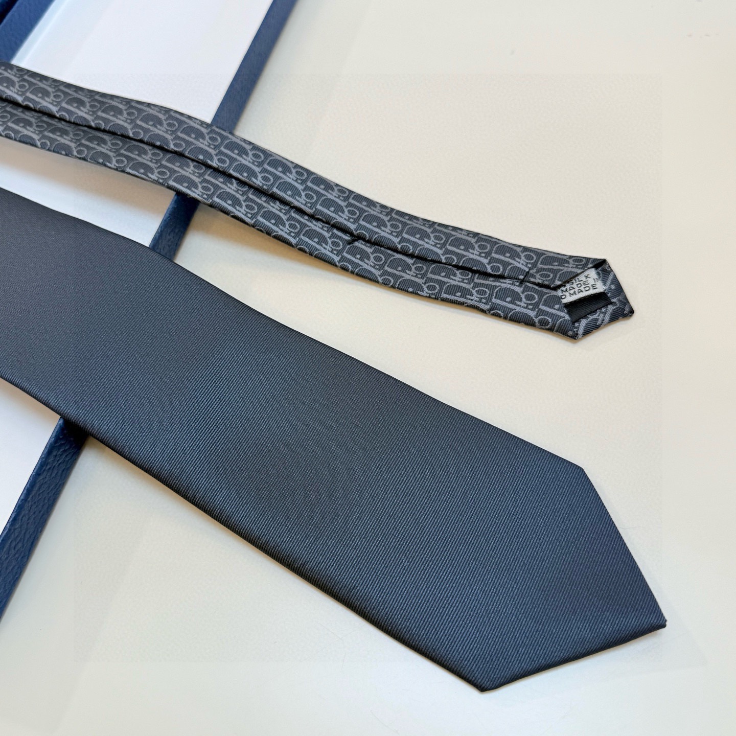 🌾 Dior家款新领带 👔👔Dior男士CD提领花带 稀有展现精湛工手与时尚优雅理的想选择，这采款用DO