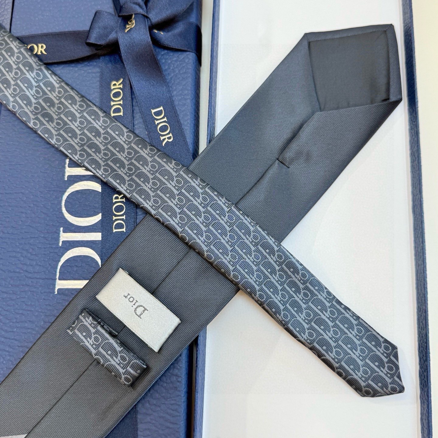 🌾 Dior家款新领带 👔👔Dior男士CD提领花带 稀有展现精湛工手与时尚优雅理的想选择，这采款用DO