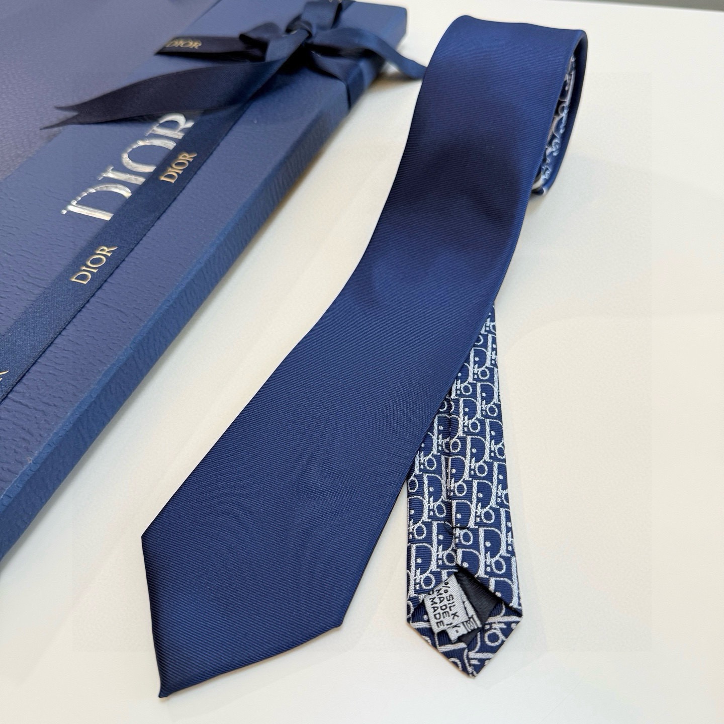 🌾 Dior家款新领带 👔👔Dior男士CD提领花带 稀有展现精湛工手与时尚优雅理的想选择，这采款用DO