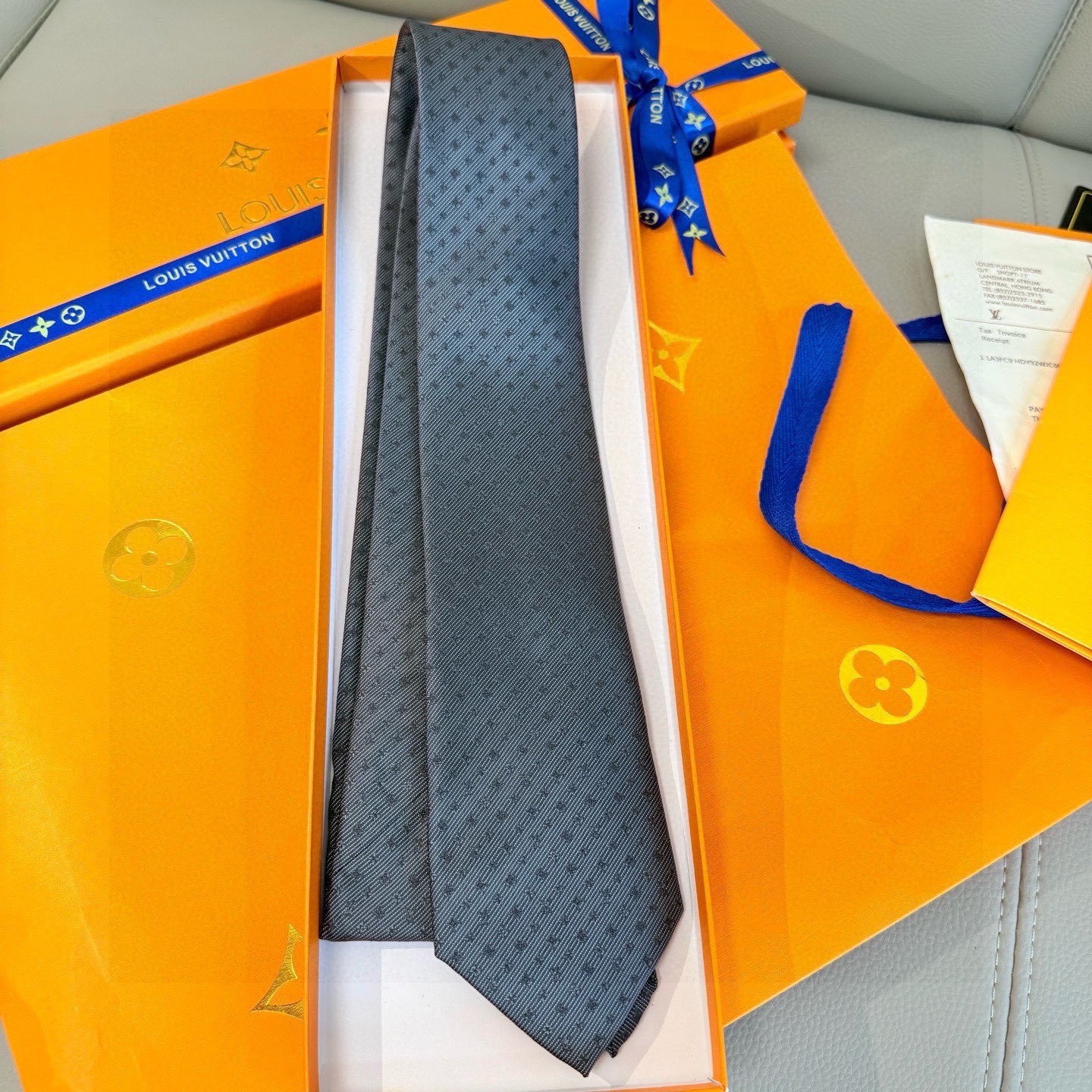 🌾 专柜同歩👔Lv男士领带系列，精致的小Logo提花，低调奢华大气的配色，这款领带将Lv标志性的Dami