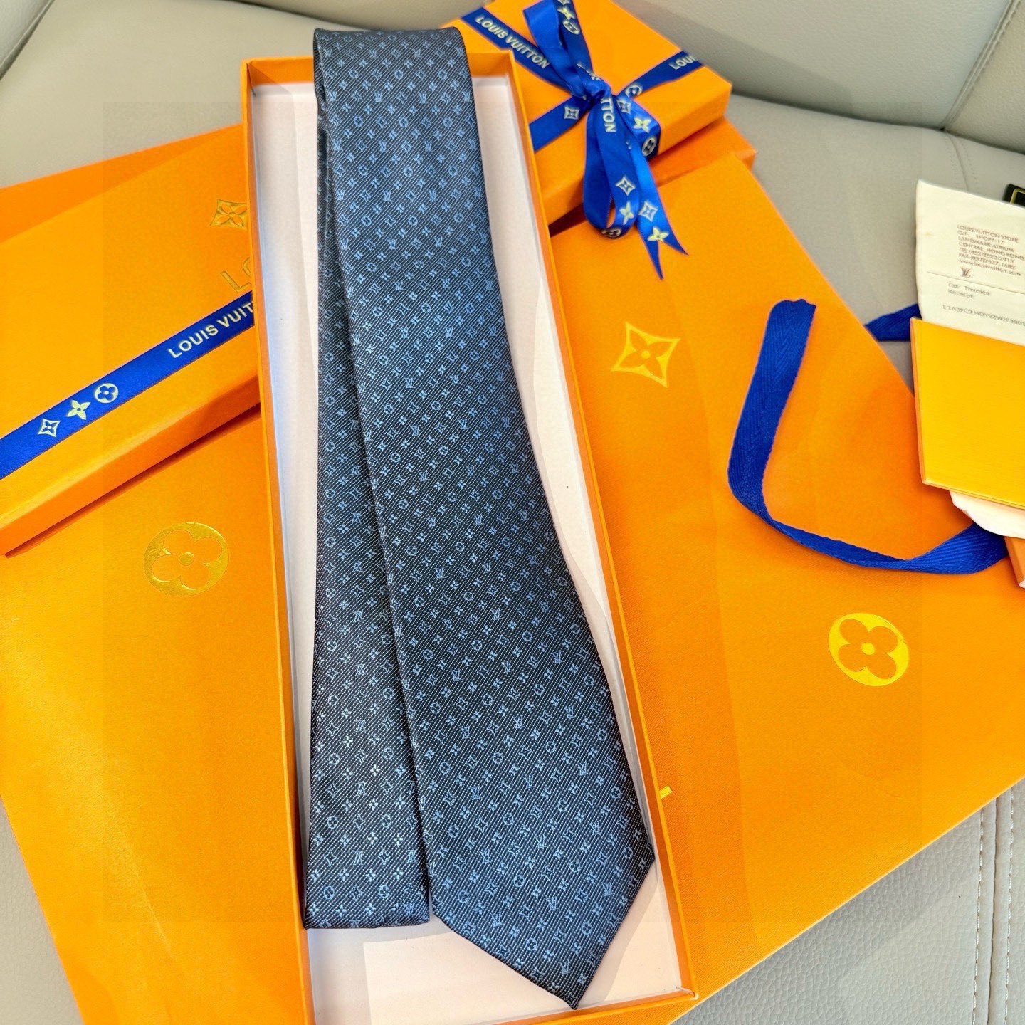 🌾 专柜同歩👔Lv男士领带系列，精致的小Logo提花，低调奢华大气的配色，这款领带将Lv标志性的Dami