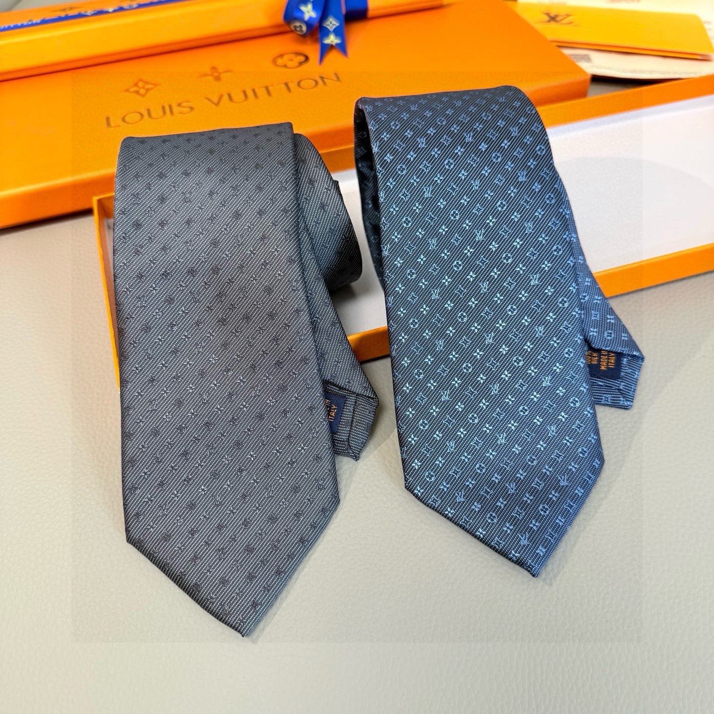 🌾 专柜同歩👔Lv男士领带系列，精致的小Logo提花，低调奢华大气的配色，这款领带将Lv标志性的Dami
