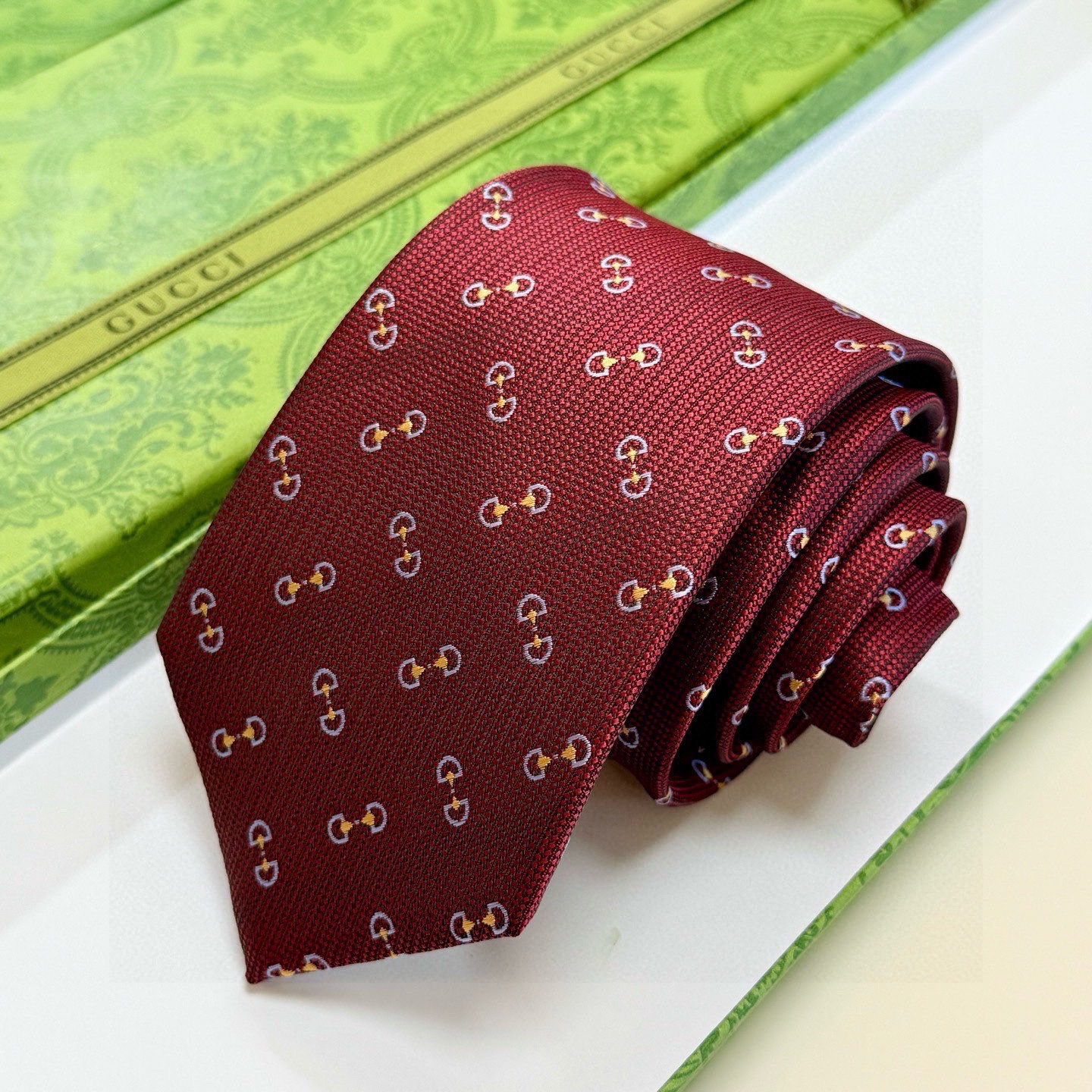 🌾官方同步古奇男款领带【GG马衔扣领带】👔👔，稀有🐝🐝展现精湛手工与时尚优雅的理想选择，这款领带将标志性