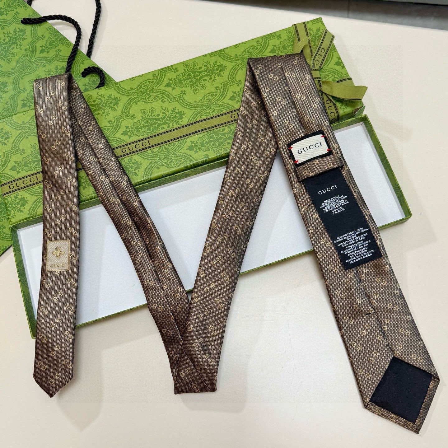 🌾官方同步古奇男款领带【GG马衔扣领带】👔👔，稀有🐝🐝展现精湛手工与时尚优雅的理想选择，这款领带将标志性