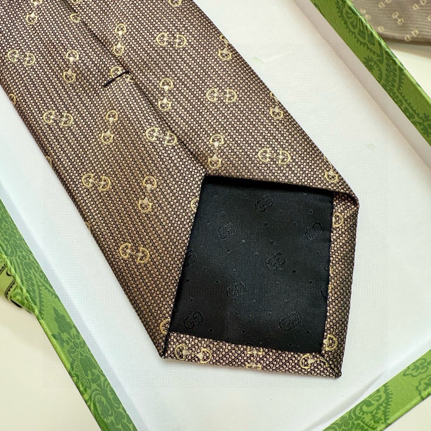 🌾官方同步古奇男款领带【GG马衔扣领带】👔👔，稀有🐝🐝展现精湛手工与时尚优雅的理想选择，这款领带将标志性