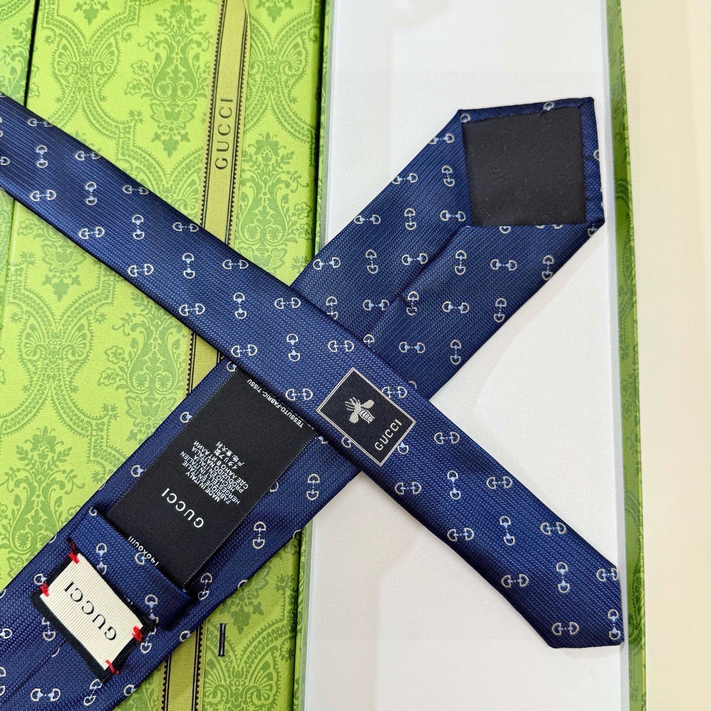 🌾官方同步古奇男款领带【GG马衔扣领带】👔👔，稀有🐝🐝展现精湛手工与时尚优雅的理想选择，这款领带将标志性