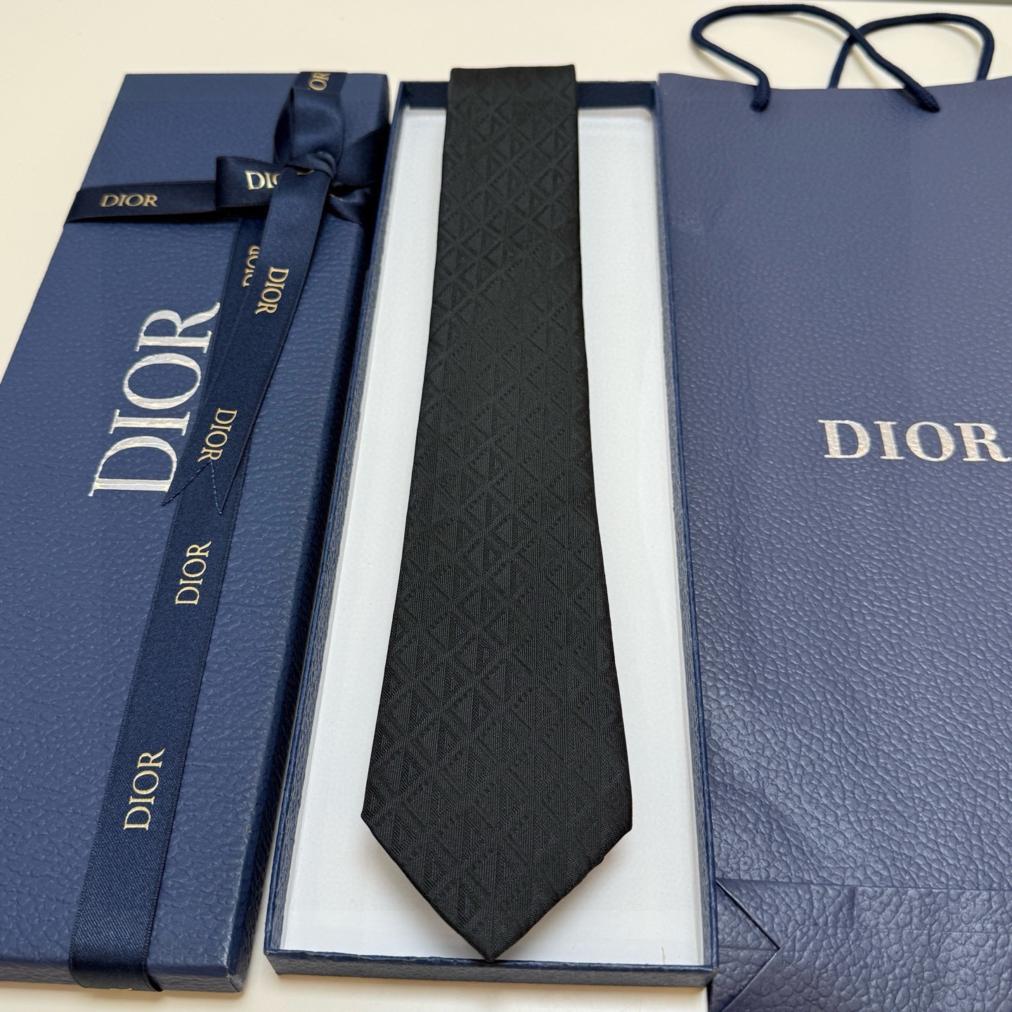 🌾 官方同步新款【线条菱形图案领带】Dior男士蚕丝藤格纹领带 经典三角格纹设计款领带穿搭更显气场！这款