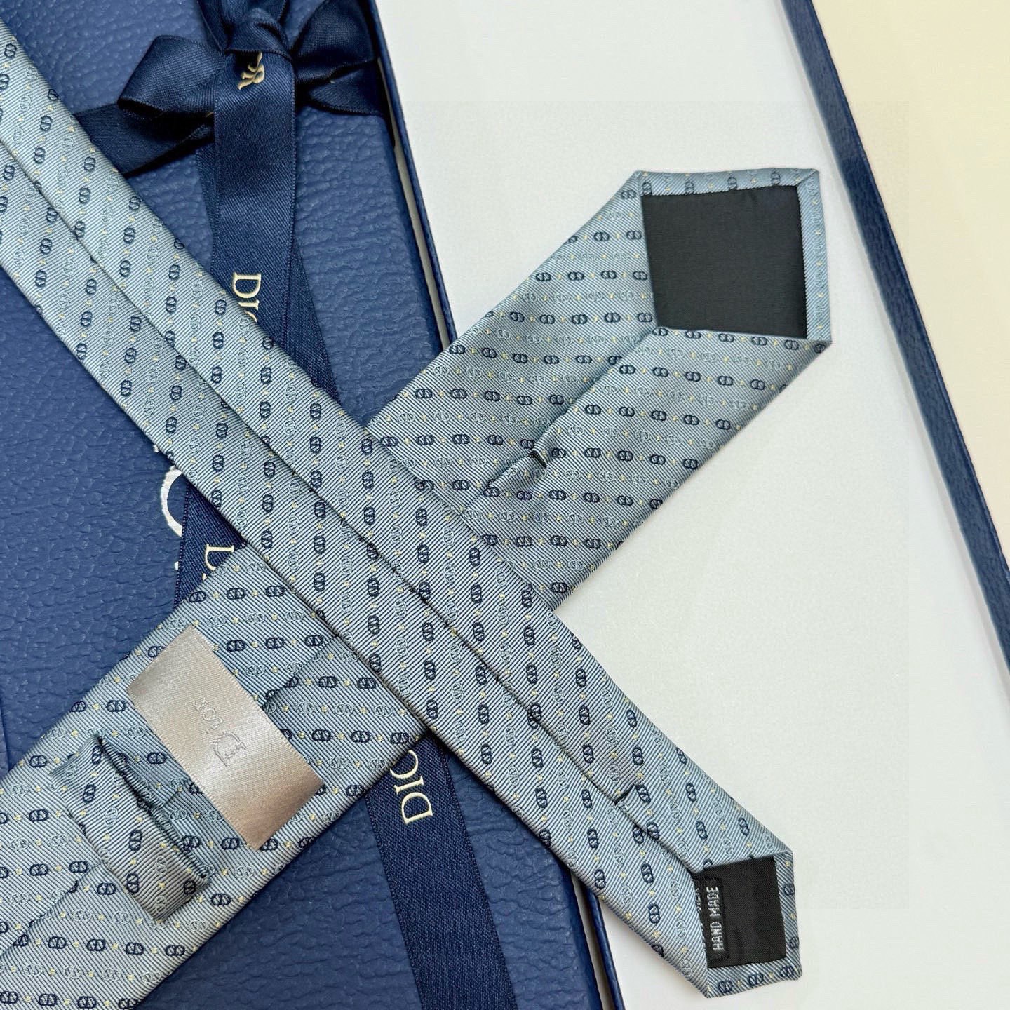 🌾迪奥官方新款领带，CD男士领带4色💖💖 👔👔Dior男士，稀有😻😻展现精湛手工与时尚优雅的理想选择，这