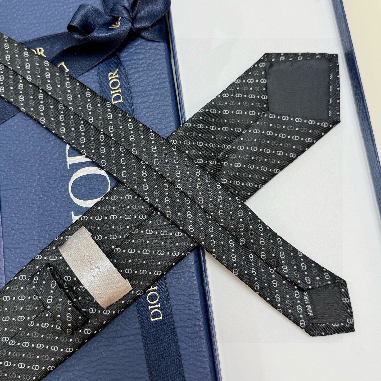 🌾迪奥官方新款领带，CD男士领带4色💖💖 👔👔Dior男士，稀有😻😻展现精湛手工与时尚优雅的理想选择，这