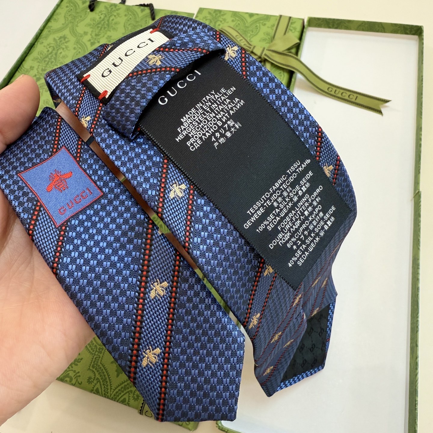 🌾古驰gucci小蜜蜂男士领带系列蜜蜂斜纹领带】👔👔，稀有🐝🐝展现精湛手工与时尚优雅的理想选择，这款领带