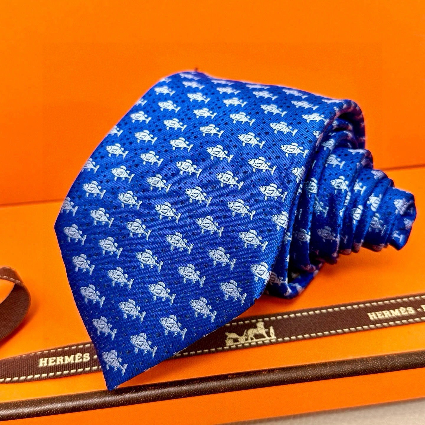 🌾男士新款领带系列【H小鱼图案领带】👔👔，稀有H家每年都有一千条不同印花的领带面世，从最初的多以几何图案