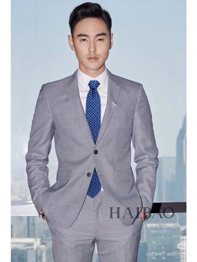 🌾 H小乌龟图案领带👔👔稀有😻😻每年都有一千条不同印花的领带面世从最初的多以几何图案表现骑术活动为主到如