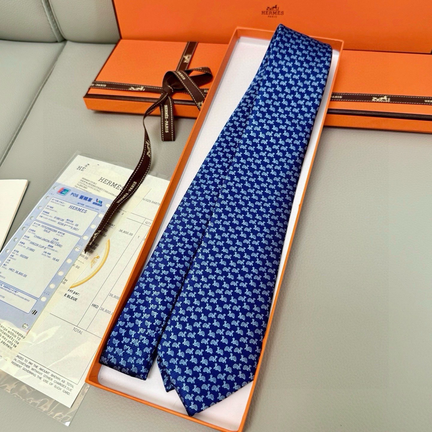 🌾 H小乌龟图案领带👔👔稀有😻😻每年都有一千条不同印花的领带面世从最初的多以几何图案表现骑术活动为主到如