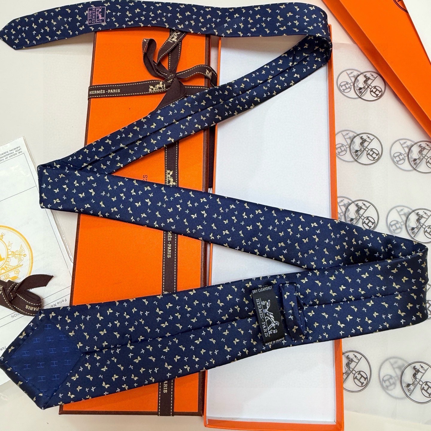 🌾男士新款领带系列【H蝴蝶图案领带】👔👔，稀有H家每年都有一千条不同印花的领带面世，从最初的多以几何图案