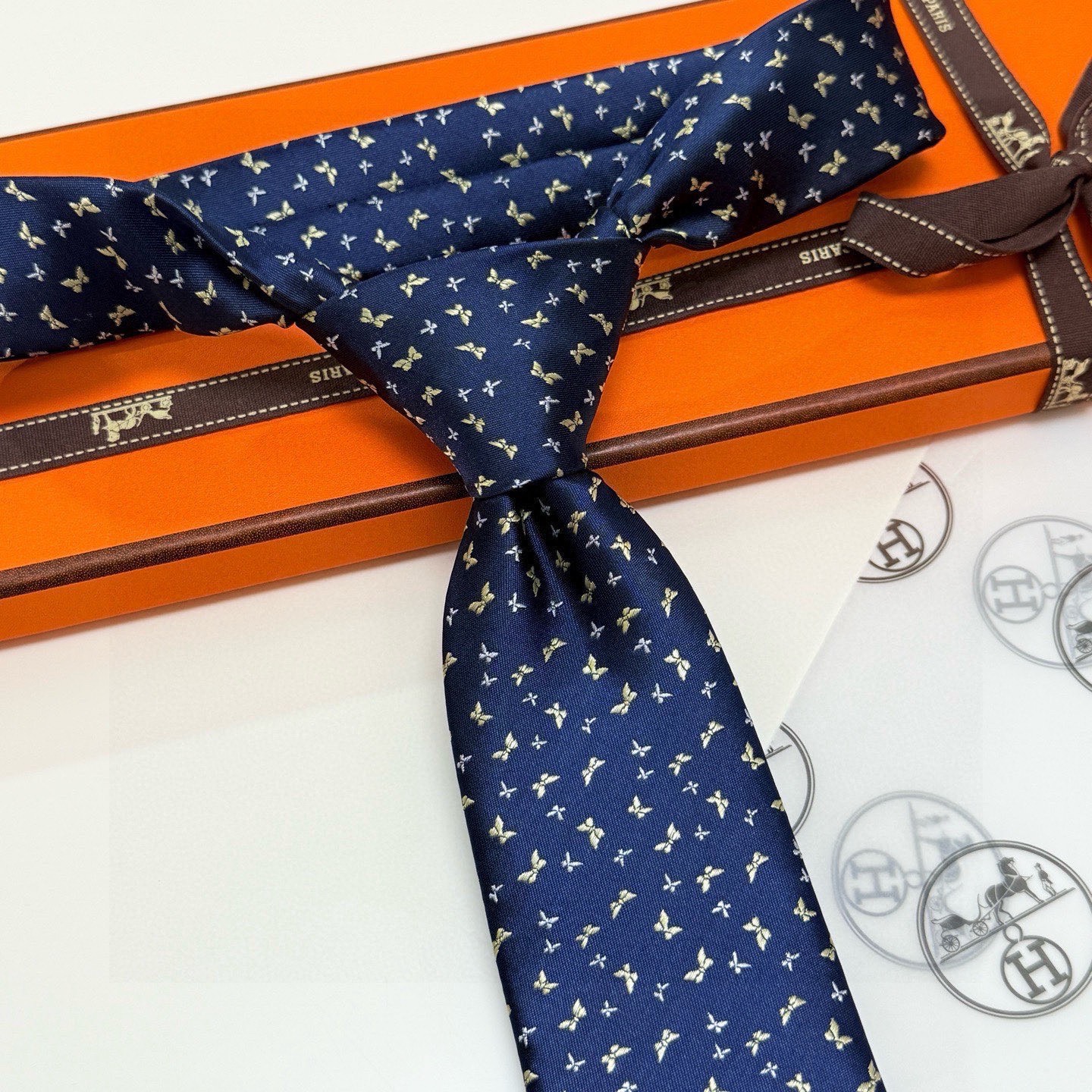 🌾男士新款领带系列【H蝴蝶图案领带】👔👔，稀有H家每年都有一千条不同印花的领带面世，从最初的多以几何图案