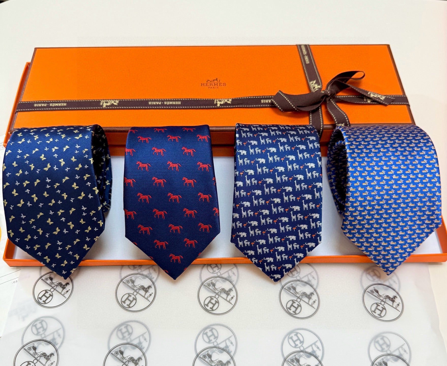 🌾👨‍⚖👨‍✈男士新款领带系列【H大象印花领带】👔👔，稀有H家每年都有一千条不同印花的领带面世，从最初的