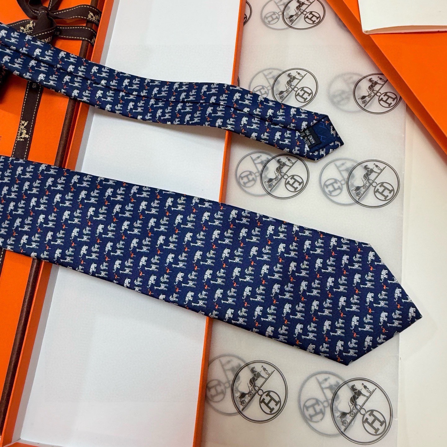 🌾👨‍⚖👨‍✈男士新款领带系列【H大象印花领带】👔👔，稀有H家每年都有一千条不同印花的领带面世，从最初的