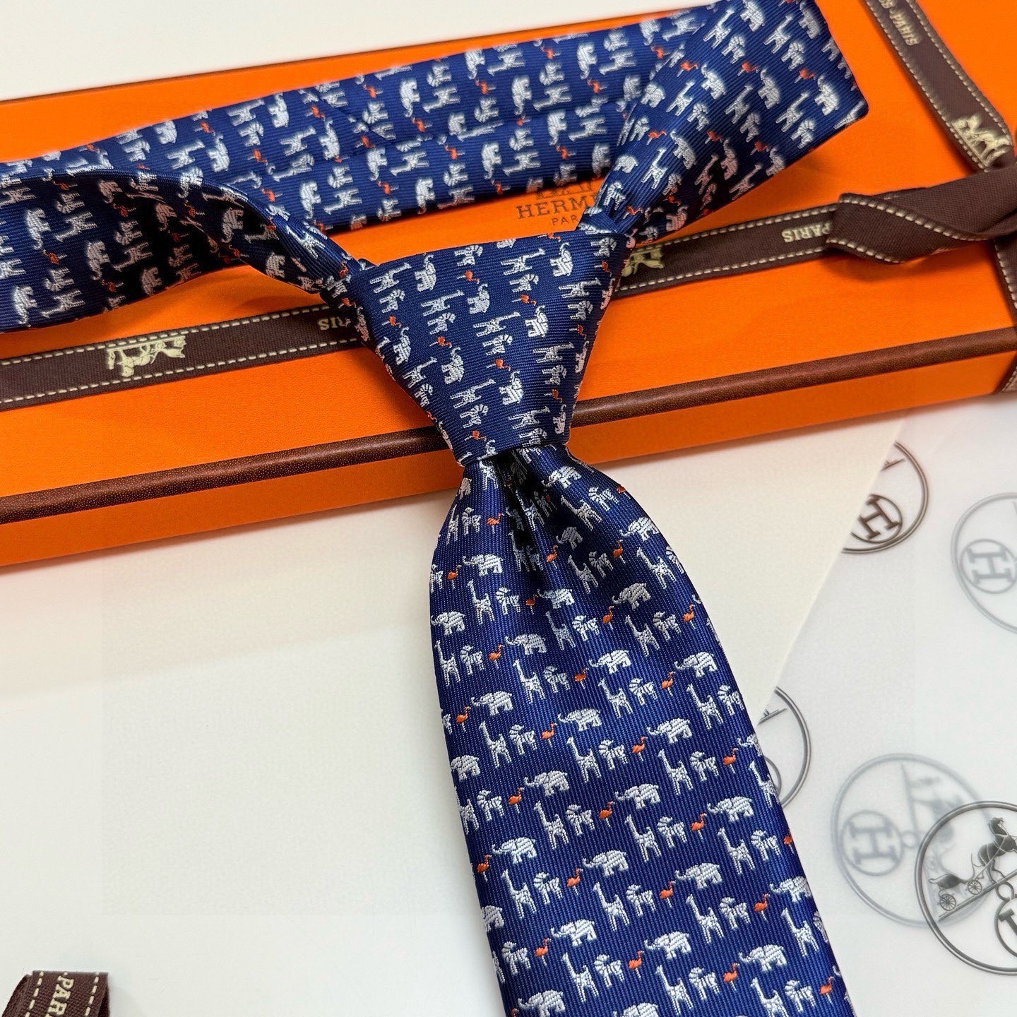 🌾👨‍⚖👨‍✈男士新款领带系列【H大象印花领带】👔👔，稀有H家每年都有一千条不同印花的领带面世，从最初的