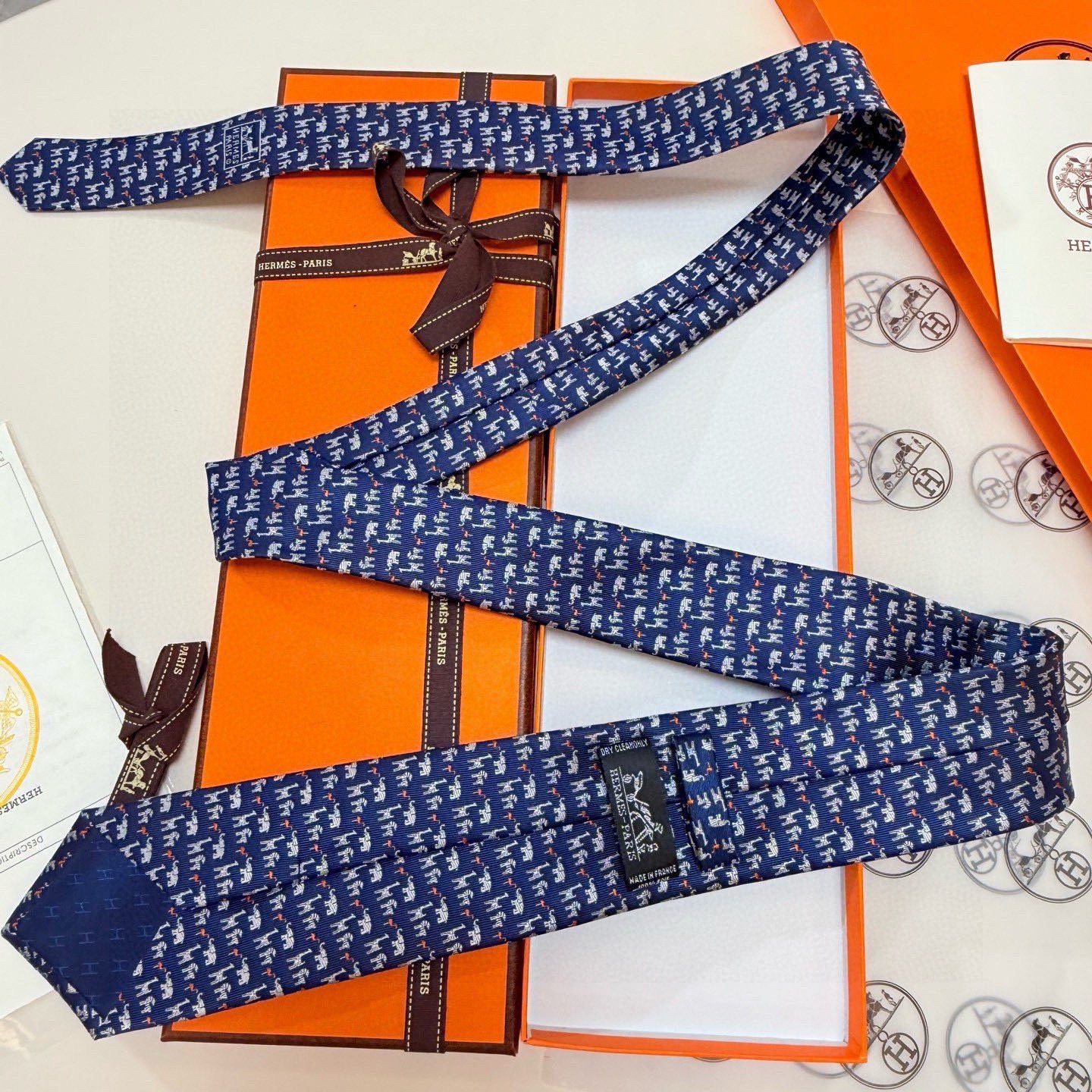 🌾👨‍⚖👨‍✈男士新款领带系列【H大象印花领带】👔👔，稀有H家每年都有一千条不同印花的领带面世，从最初的