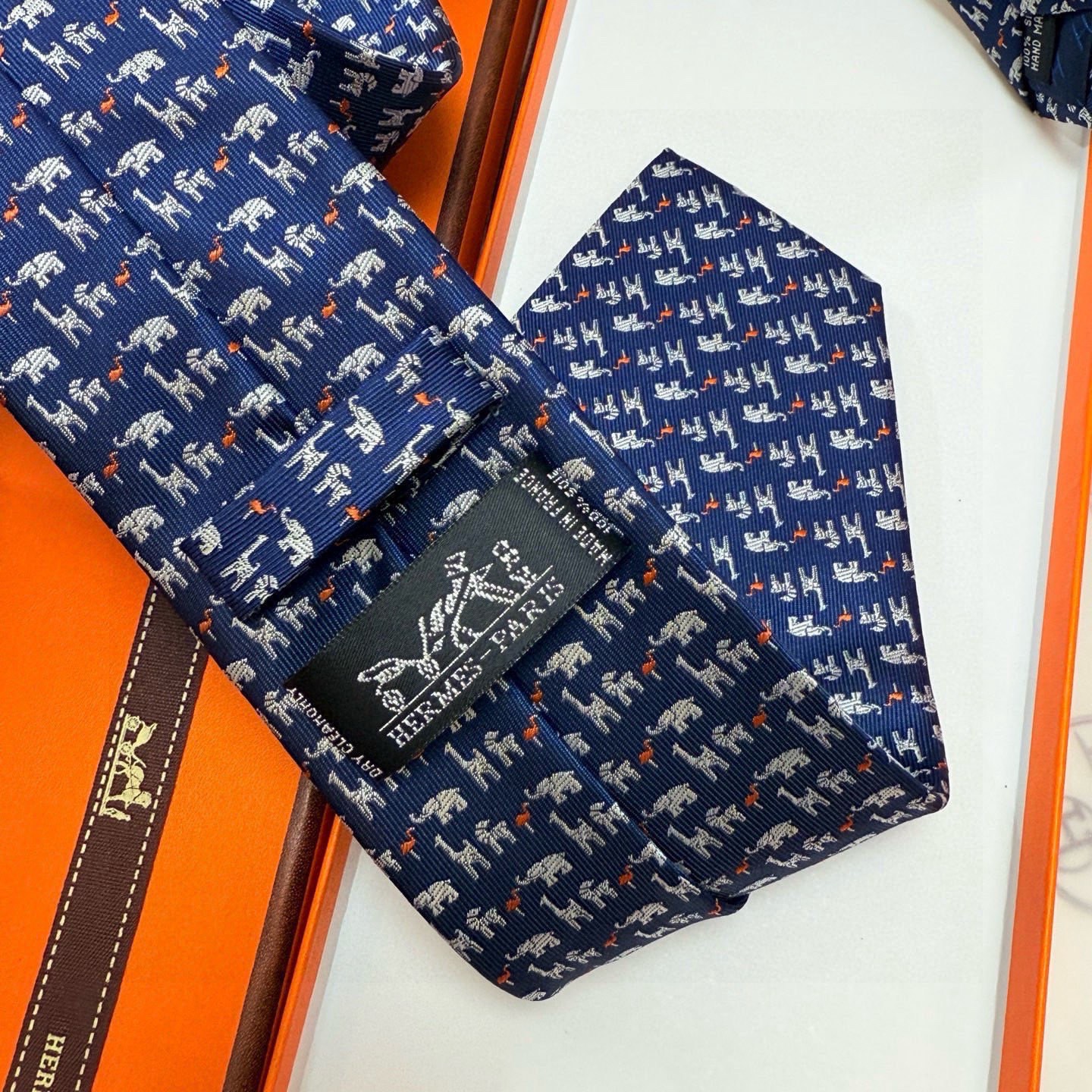 🌾👨‍⚖👨‍✈男士新款领带系列【H大象印花领带】👔👔，稀有H家每年都有一千条不同印花的领带面世，从最初的