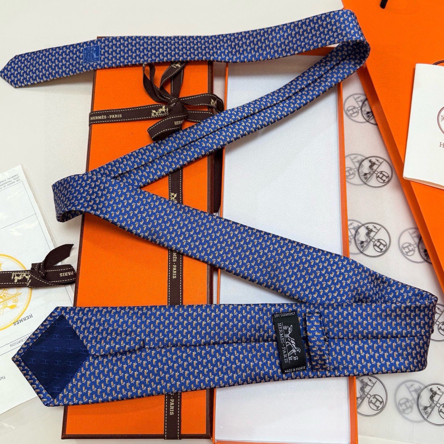 🌾 👨‍⚖👨‍✈男士新款领带系列，稀有H家每年都有一千条不同印花的领带面世，从最初的多以几何图案表现骑术