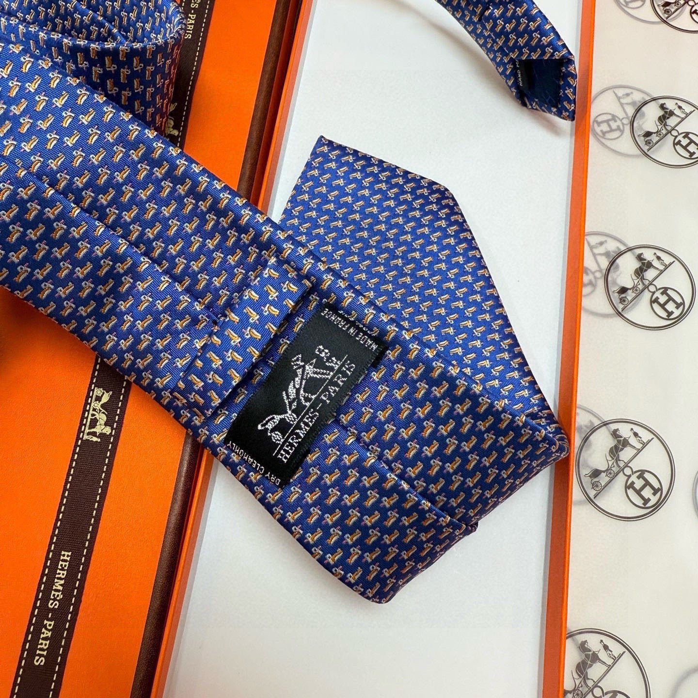 🌾 👨‍⚖👨‍✈男士新款领带系列，稀有H家每年都有一千条不同印花的领带面世，从最初的多以几何图案表现骑术