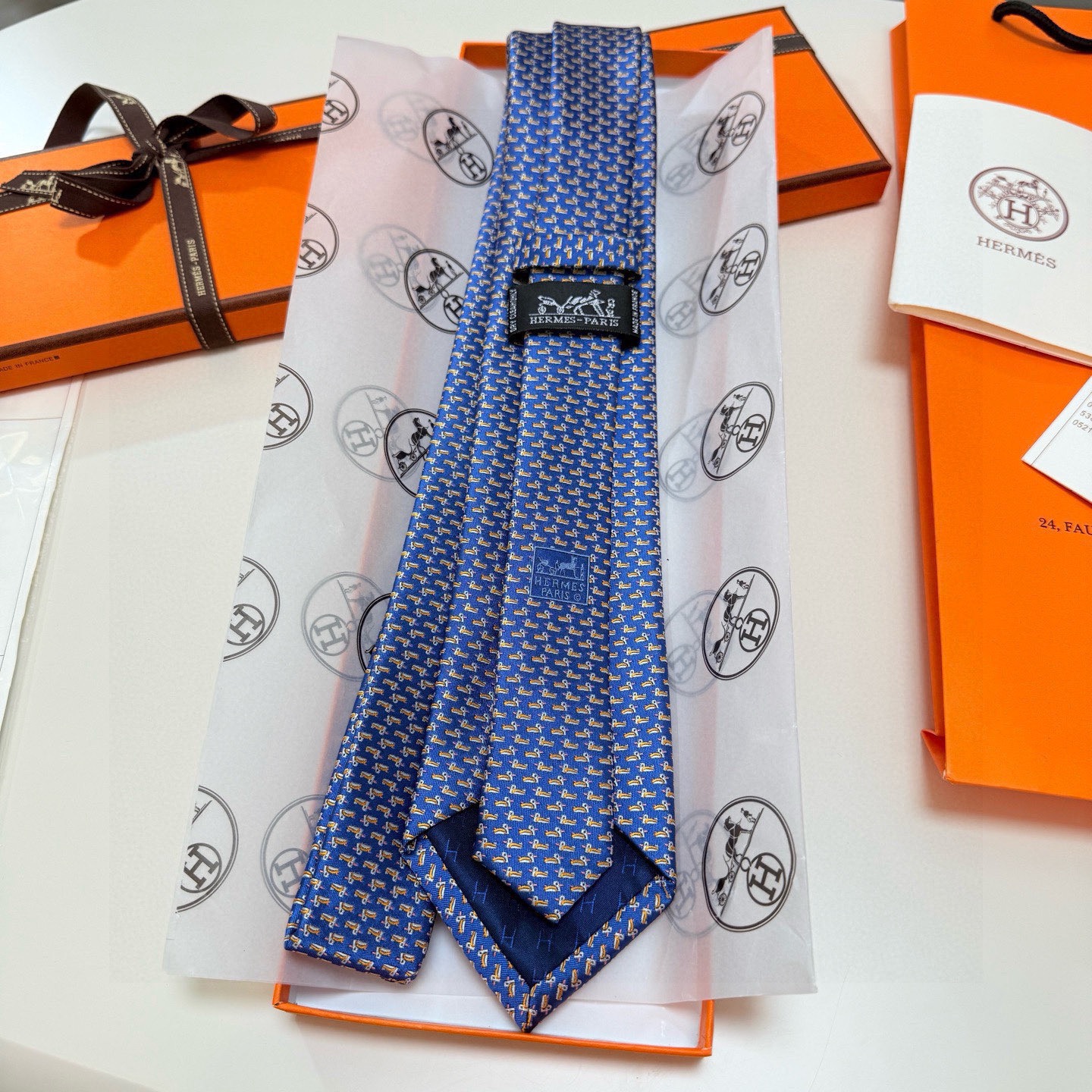 🌾 👨‍⚖👨‍✈男士新款领带系列，稀有H家每年都有一千条不同印花的领带面世，从最初的多以几何图案表现骑术