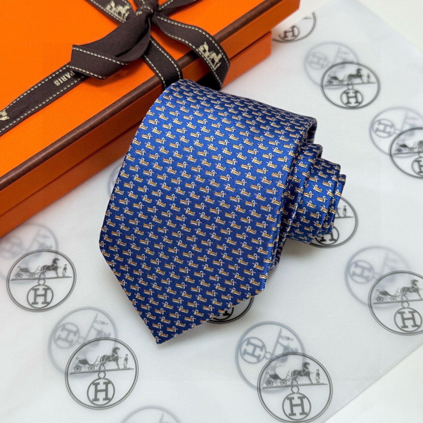 🌾 👨‍⚖👨‍✈男士新款领带系列，稀有H家每年都有一千条不同印花的领带面世，从最初的多以几何图案表现骑术