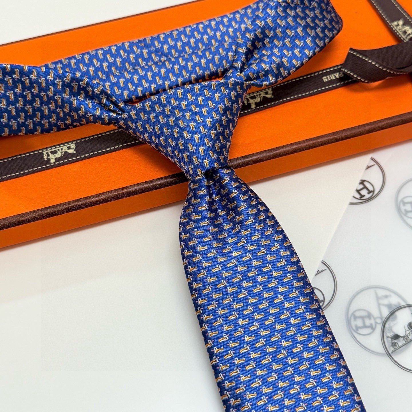 🌾 👨‍⚖👨‍✈男士新款领带系列，稀有H家每年都有一千条不同印花的领带面世，从最初的多以几何图案表现骑术
