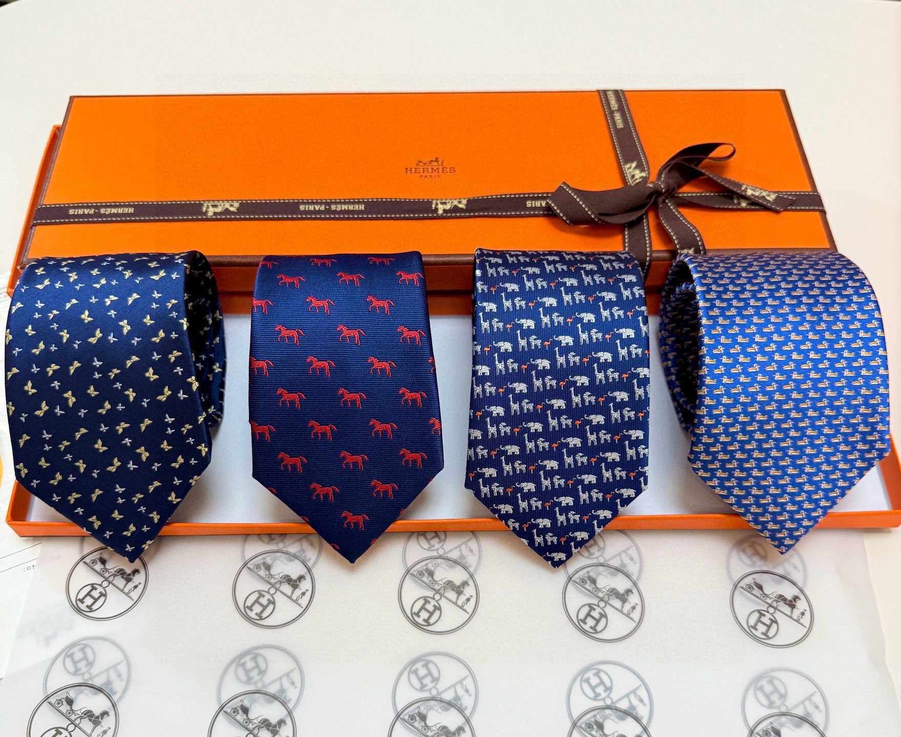 🌾👨‍⚖👨‍✈男士新款领带系列【H骏马图案领带】👔👔，稀有H家每年都有一千条不同印花的领带面世，从最初的