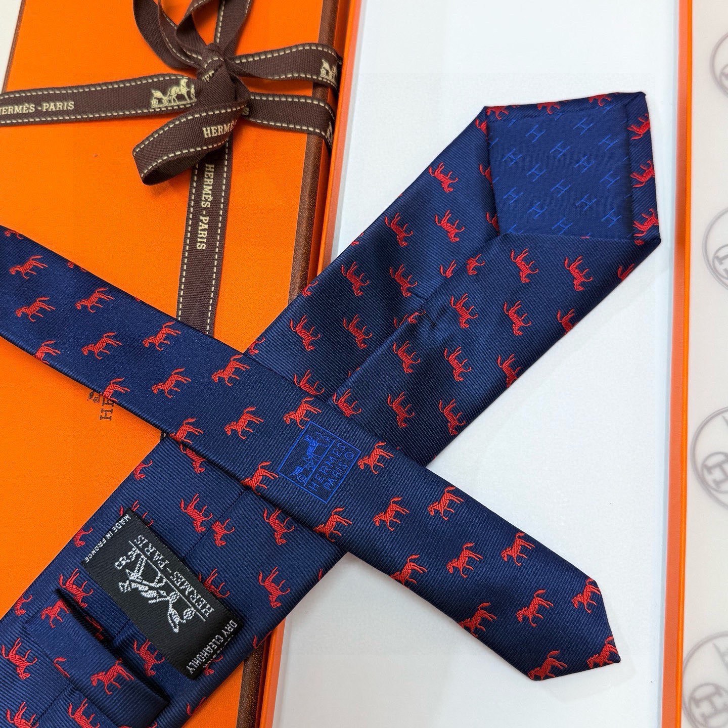 🌾👨‍⚖👨‍✈男士新款领带系列【H骏马图案领带】👔👔，稀有H家每年都有一千条不同印花的领带面世，从最初的