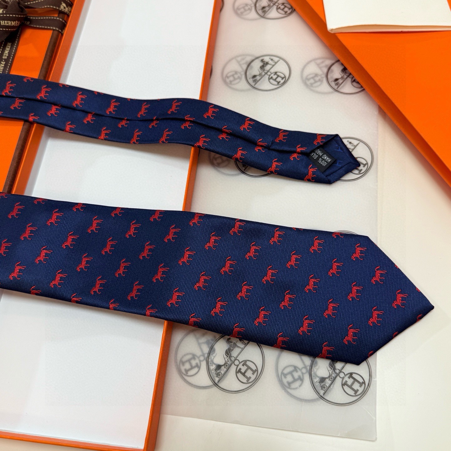 🌾👨‍⚖👨‍✈男士新款领带系列【H骏马图案领带】👔👔，稀有H家每年都有一千条不同印花的领带面世，从最初的