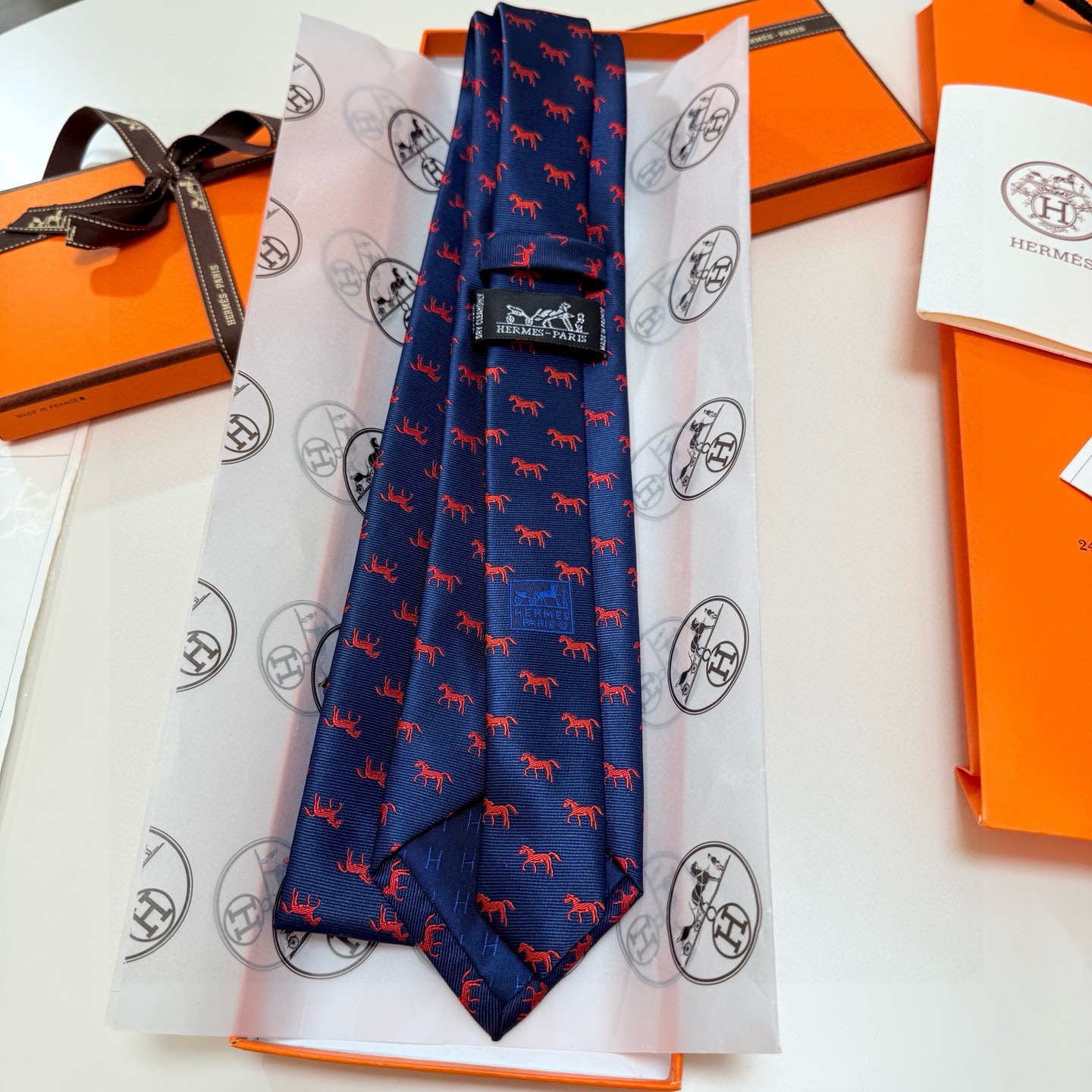 🌾👨‍⚖👨‍✈男士新款领带系列【H骏马图案领带】👔👔，稀有H家每年都有一千条不同印花的领带面世，从最初的