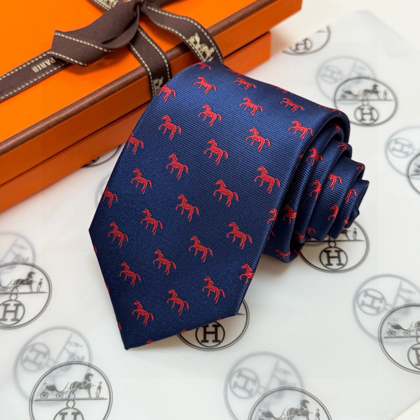 🌾👨‍⚖👨‍✈男士新款领带系列【H骏马图案领带】👔👔，稀有H家每年都有一千条不同印花的领带面世，从最初的