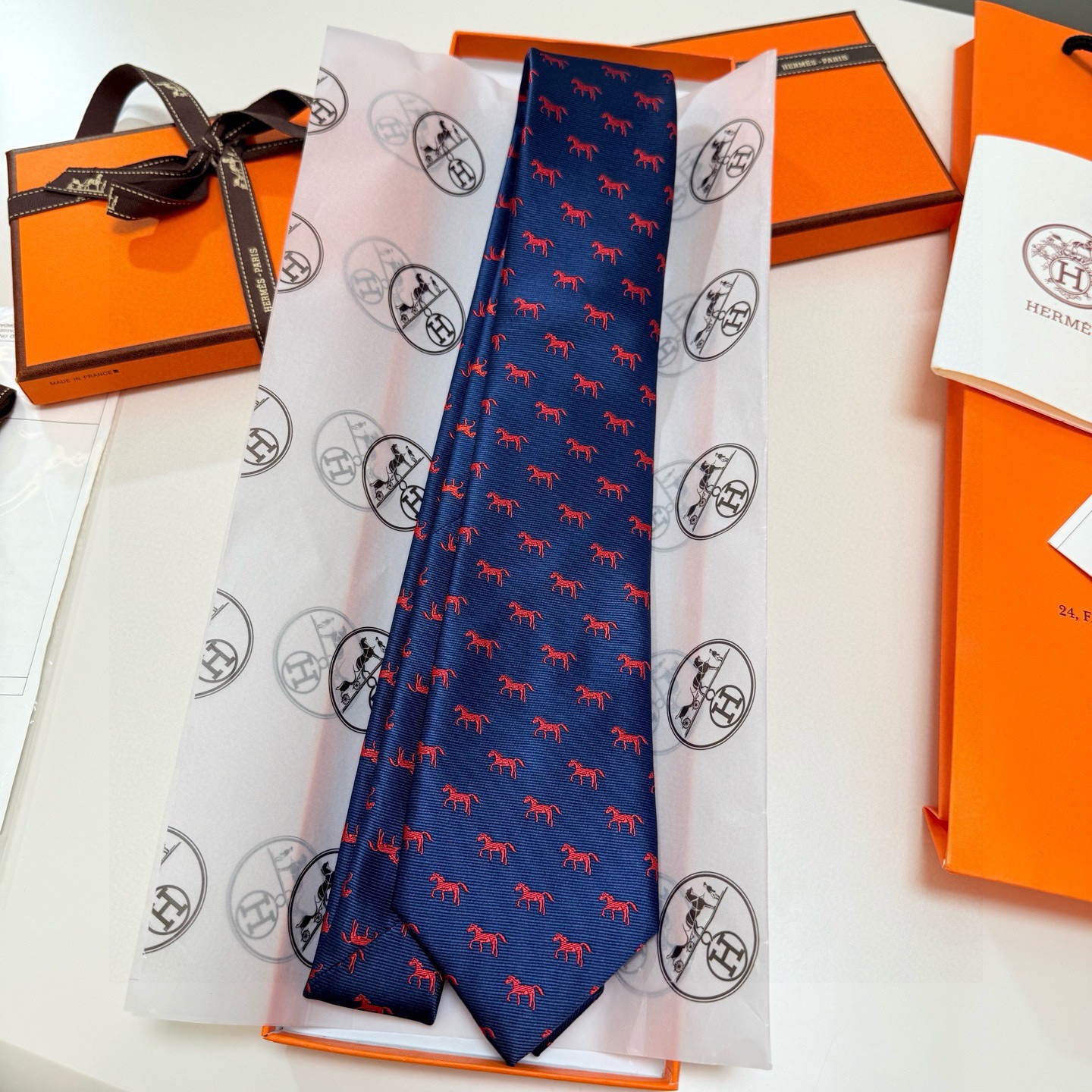 🌾👨‍⚖👨‍✈男士新款领带系列【H骏马图案领带】👔👔，稀有H家每年都有一千条不同印花的领带面世，从最初的