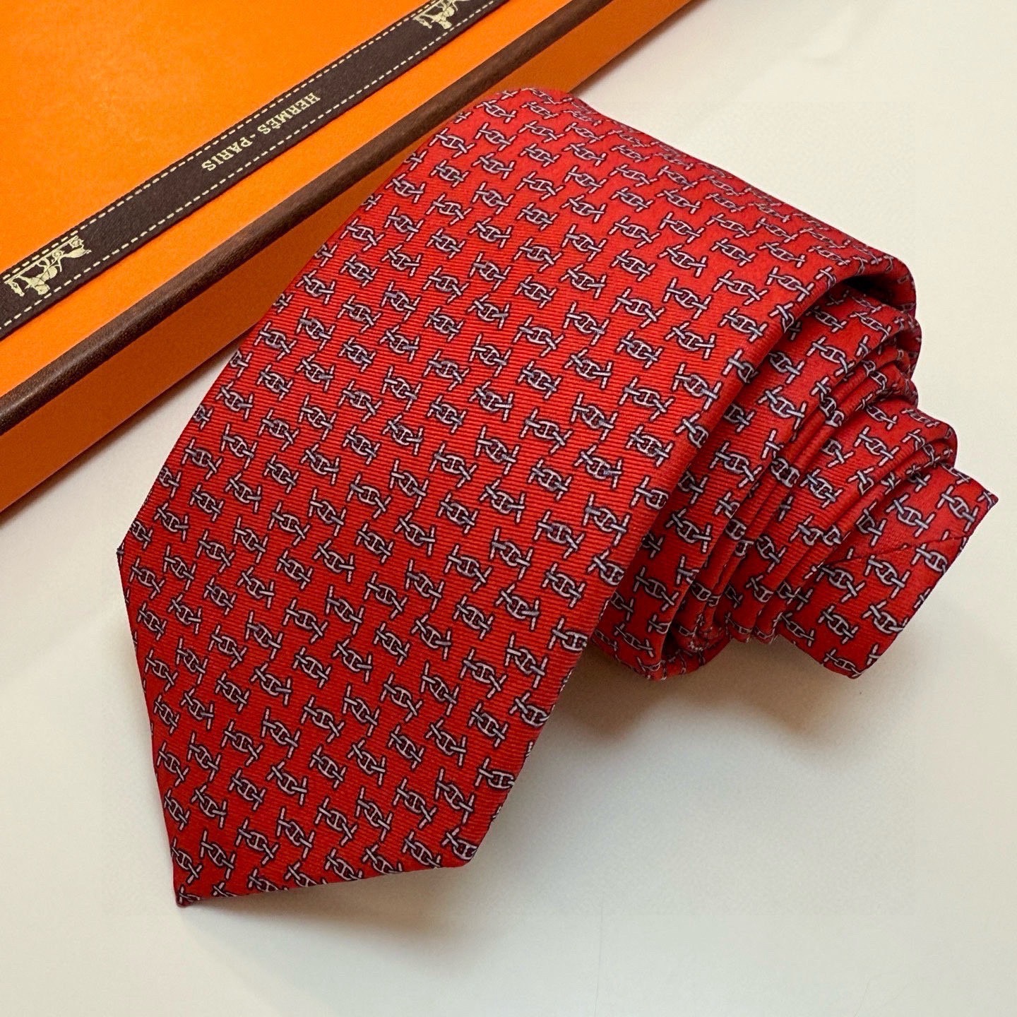 🌾 爱马仕官方同步新款【锚链韵律】 独家新款印花 男士领带，稀有爱马仕家每年都有一千条不同印花的领带面世