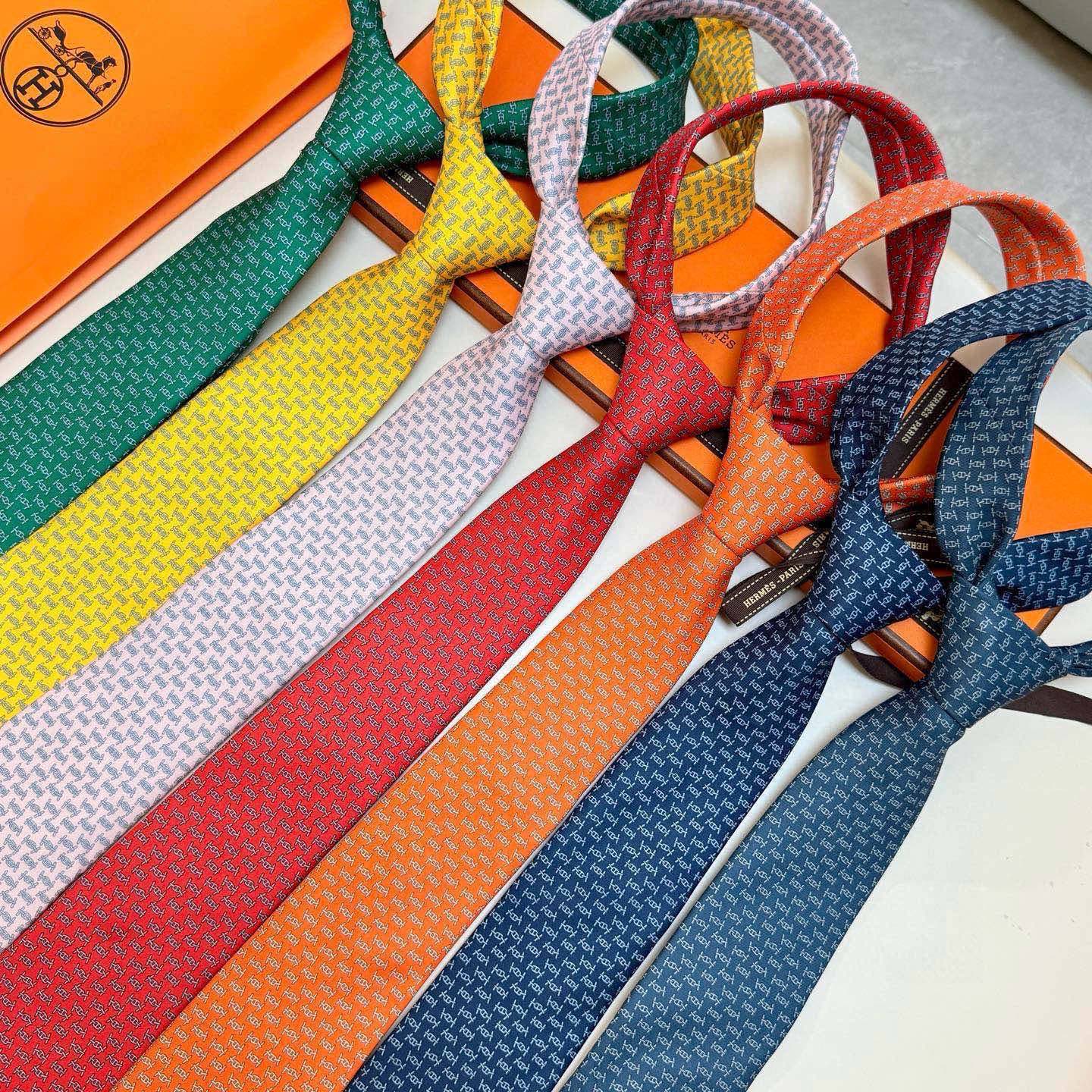 🌾 爱马仕官方同步新款【锚链韵律】 独家新款印花 男士领带，稀有爱马仕家每年都有一千条不同印花的领带面世