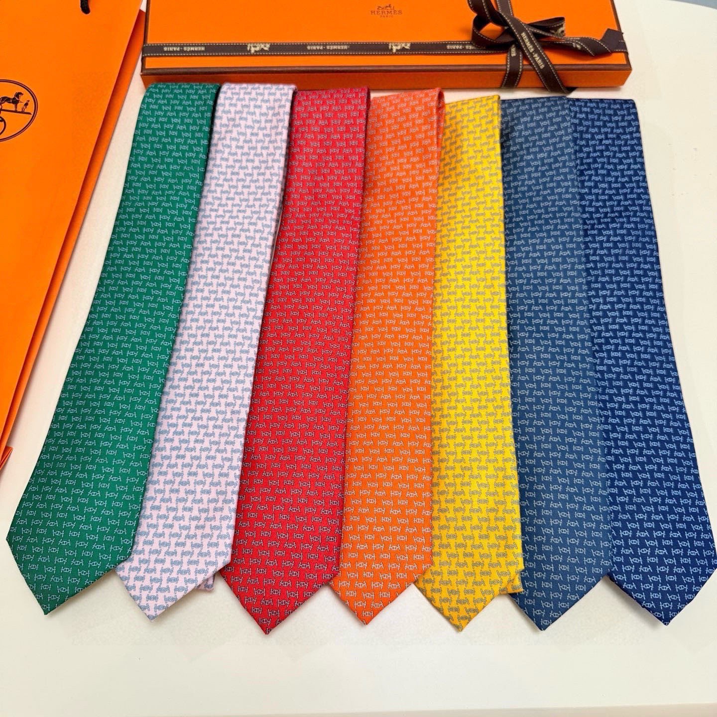 🌾 爱马仕官方同步新款【锚链韵律】 独家新款印花 男士领带，稀有爱马仕家每年都有一千条不同印花的领带面世
