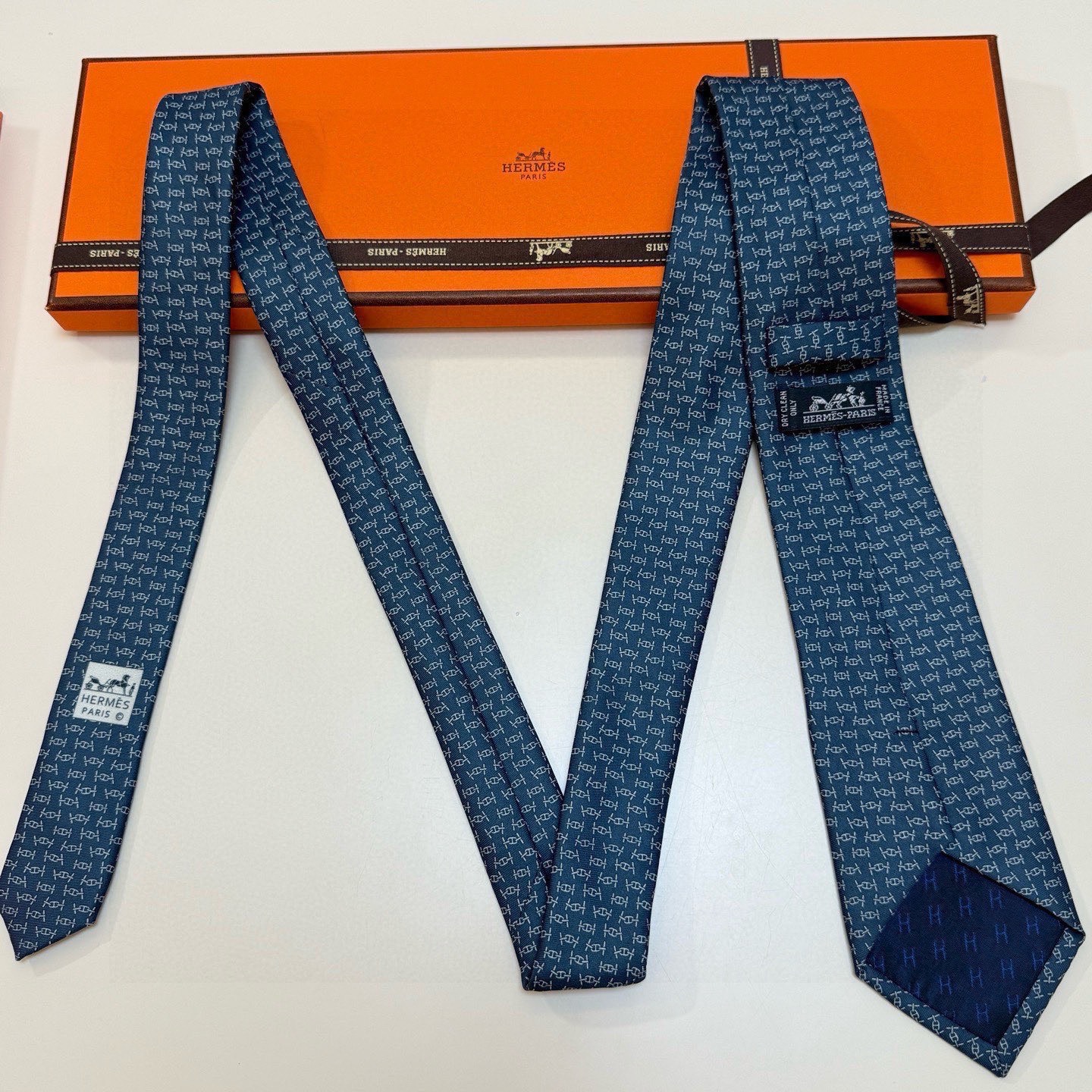 🌾 爱马仕官方同步新款【锚链韵律】 独家新款印花 男士领带，稀有爱马仕家每年都有一千条不同印花的领带面世