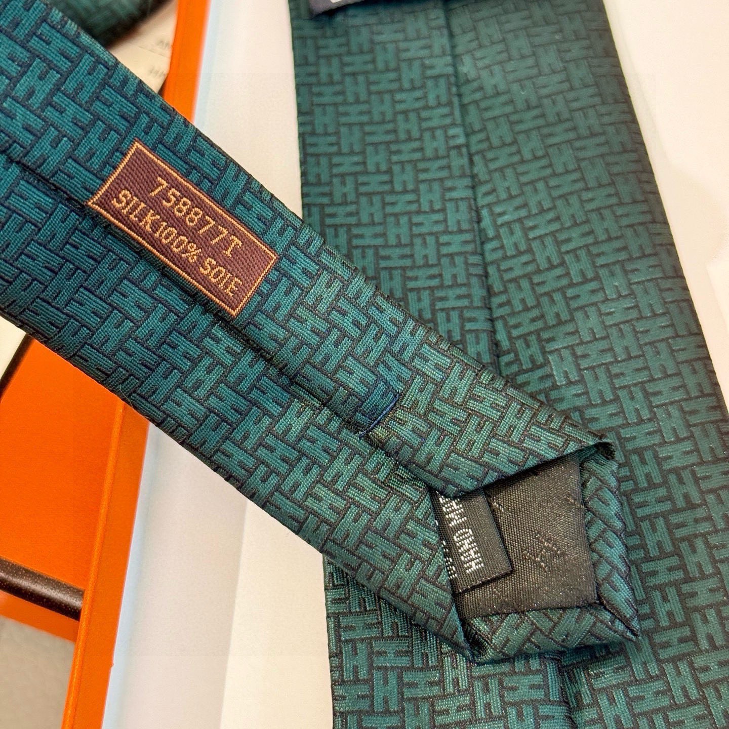 🌾男士新款领带系列【H环形图案领带】👔👔，稀有H家每年都有一千条不同印花的领带面世，从最初的多以几何图案