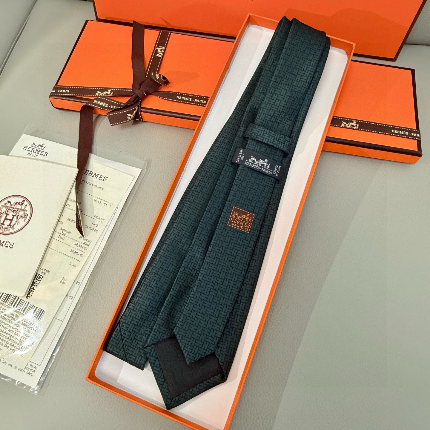 🌾男士新款领带系列【H环形图案领带】👔👔，稀有H家每年都有一千条不同印花的领带面世，从最初的多以几何图案