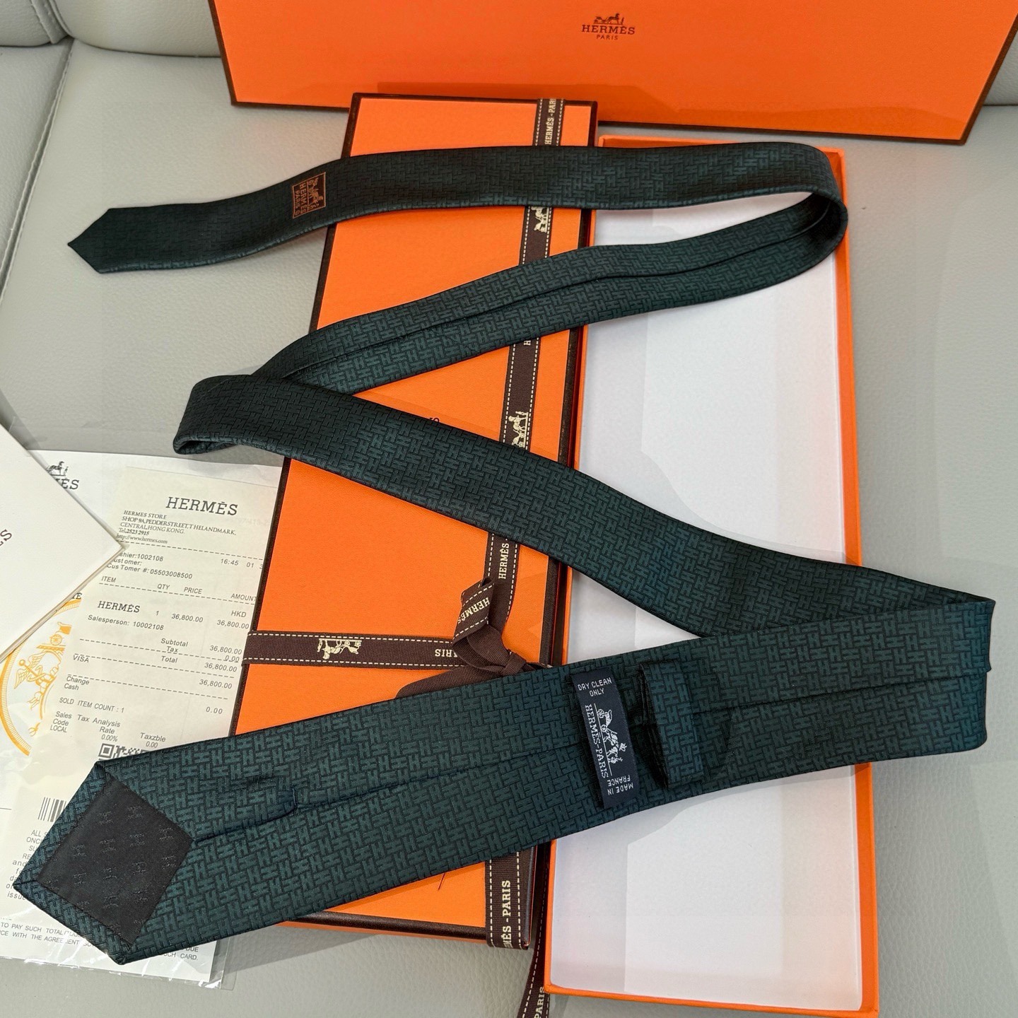 🌾男士新款领带系列【H环形图案领带】👔👔，稀有H家每年都有一千条不同印花的领带面世，从最初的多以几何图案