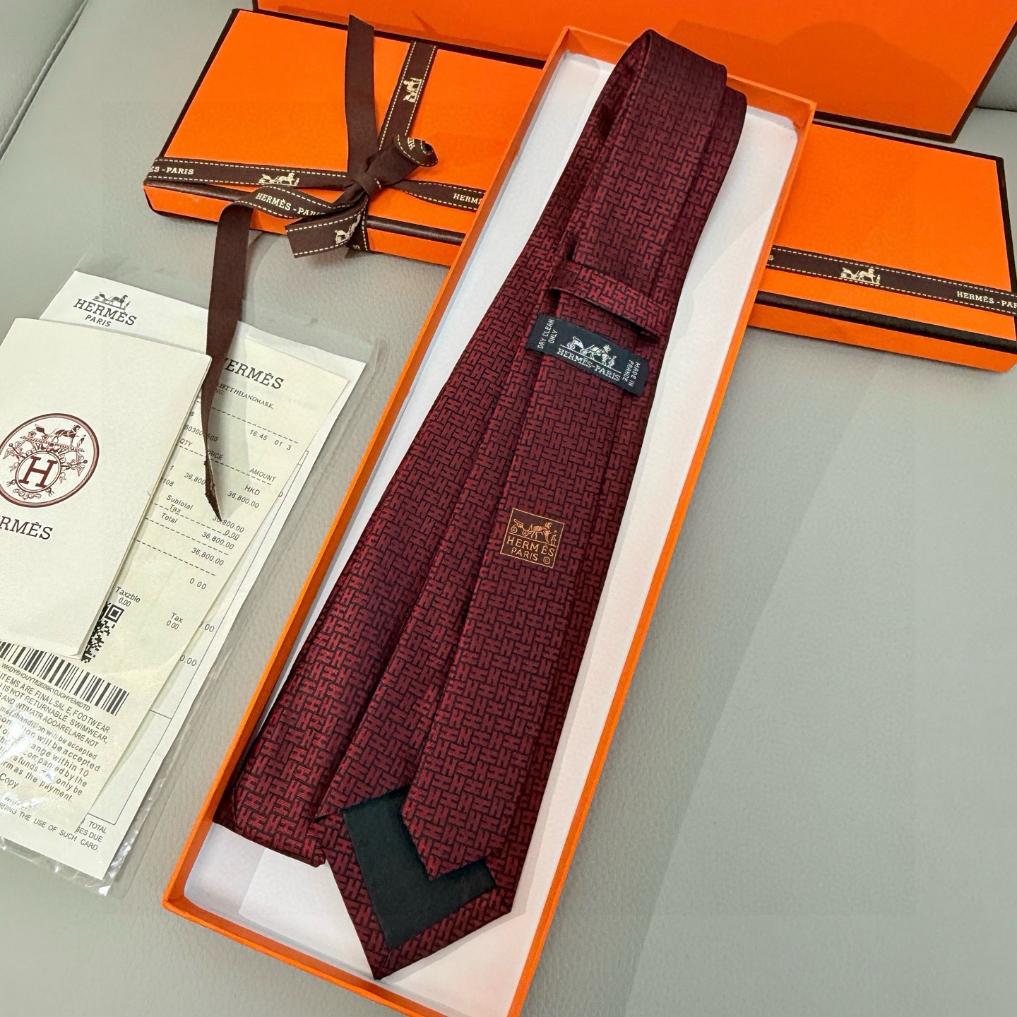 🌾男士新款领带系列【H环形图案领带】👔👔，稀有H家每年都有一千条不同印花的领带面世，从最初的多以几何图案