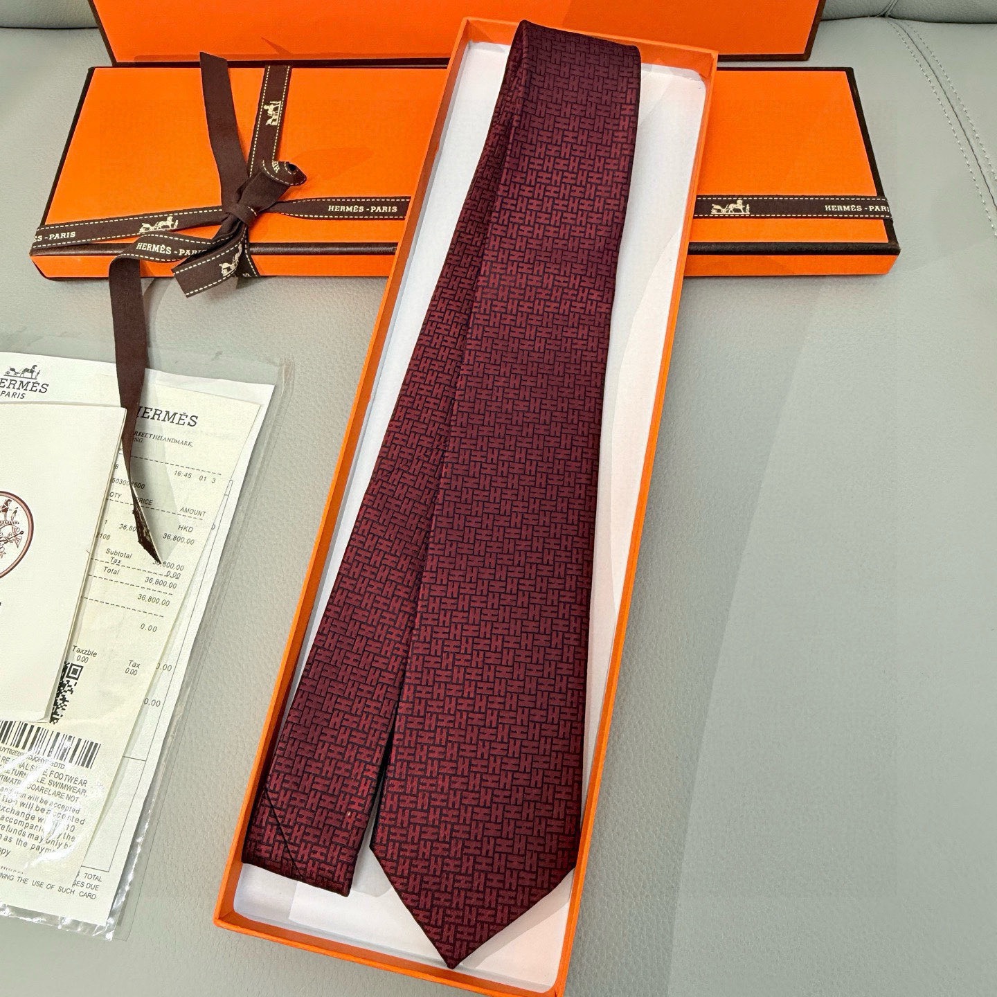 🌾男士新款领带系列【H环形图案领带】👔👔，稀有H家每年都有一千条不同印花的领带面世，从最初的多以几何图案