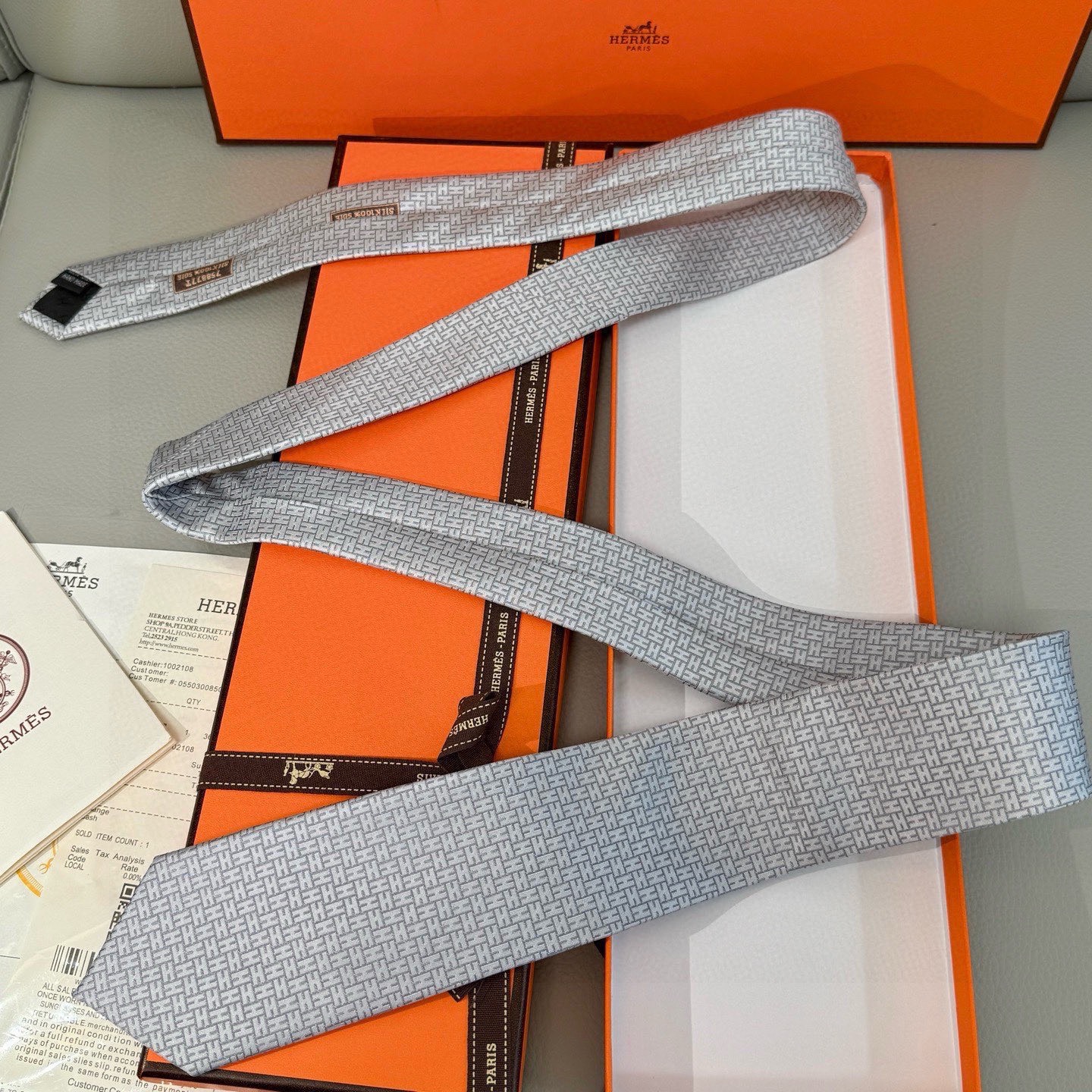 🌾男士新款领带系列【H环形图案领带】👔👔，稀有H家每年都有一千条不同印花的领带面世，从最初的多以几何图案