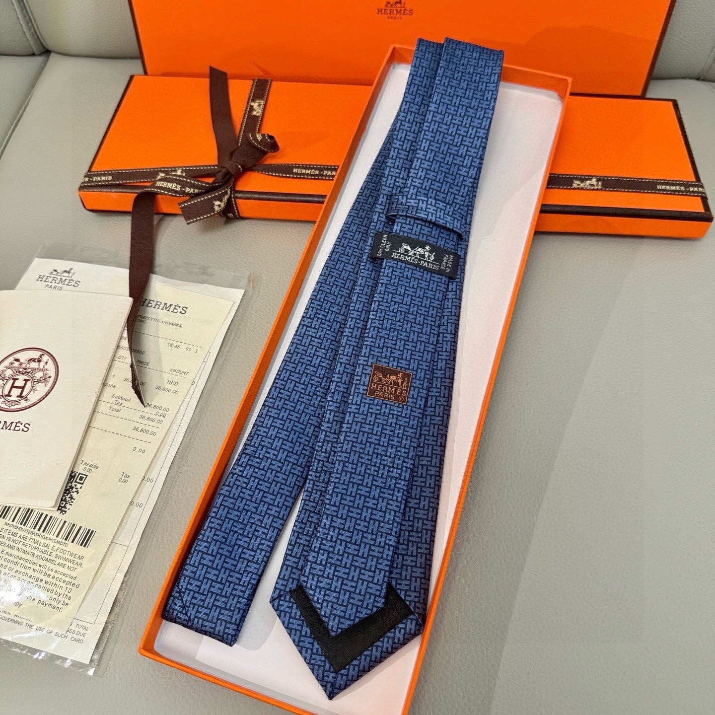 🌾男士新款领带系列【H环形图案领带】👔👔，稀有H家每年都有一千条不同印花的领带面世，从最初的多以几何图案