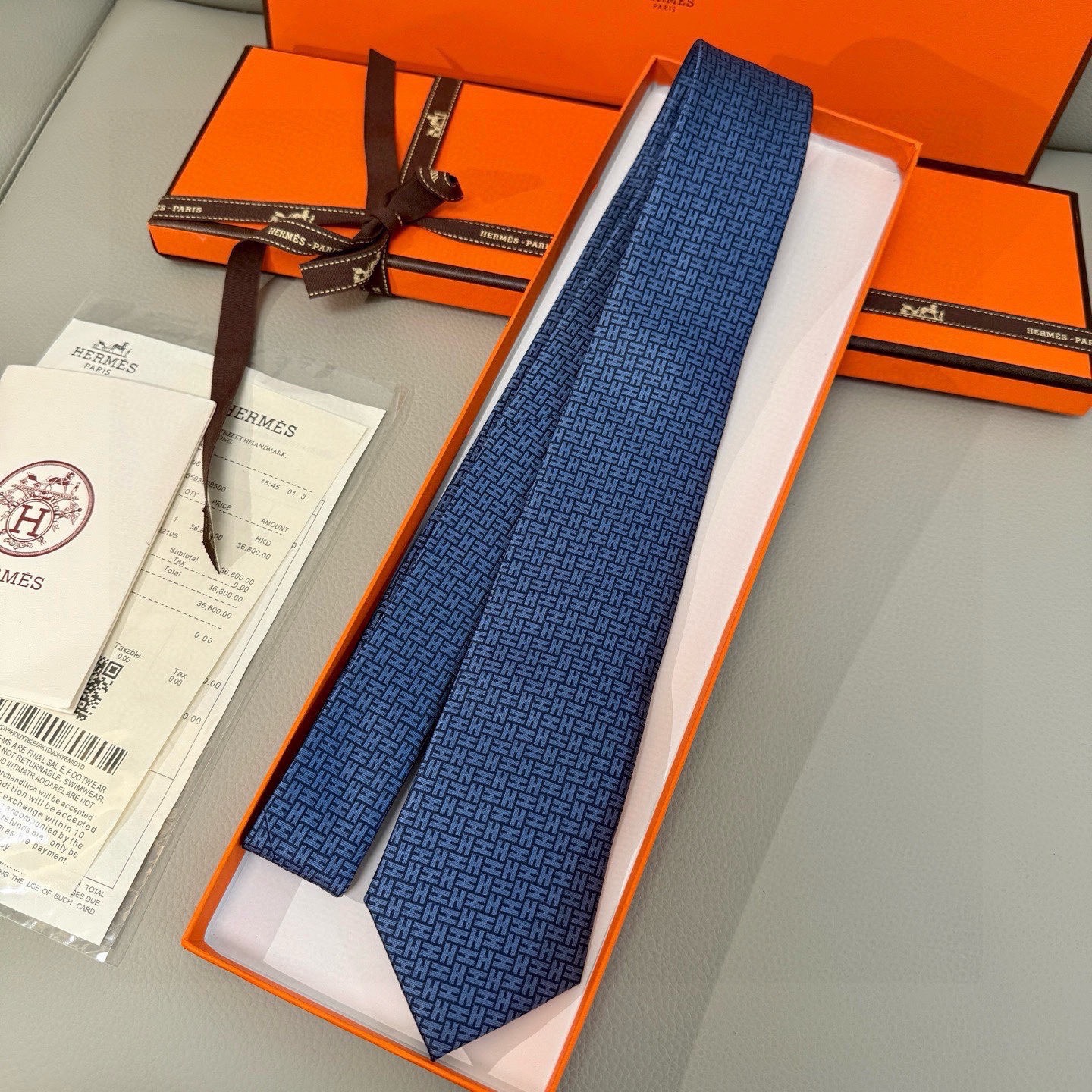 🌾男士新款领带系列【H环形图案领带】👔👔，稀有H家每年都有一千条不同印花的领带面世，从最初的多以几何图案